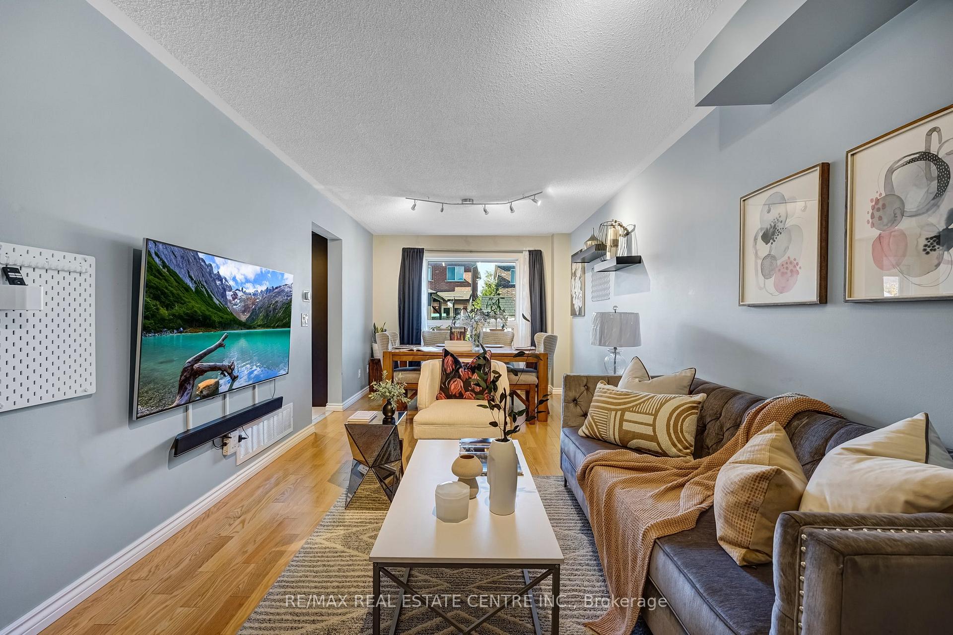 Photo 6 of 38 Piazza Crescent, Vaughan, West Woodbridge — HOMEH