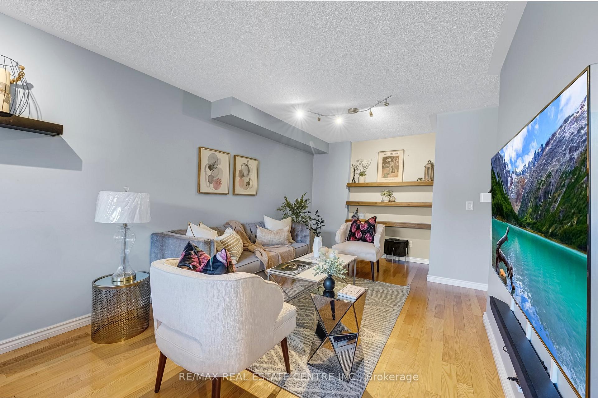 Photo 7 of 38 Piazza Crescent, Vaughan, West Woodbridge — HOMEH