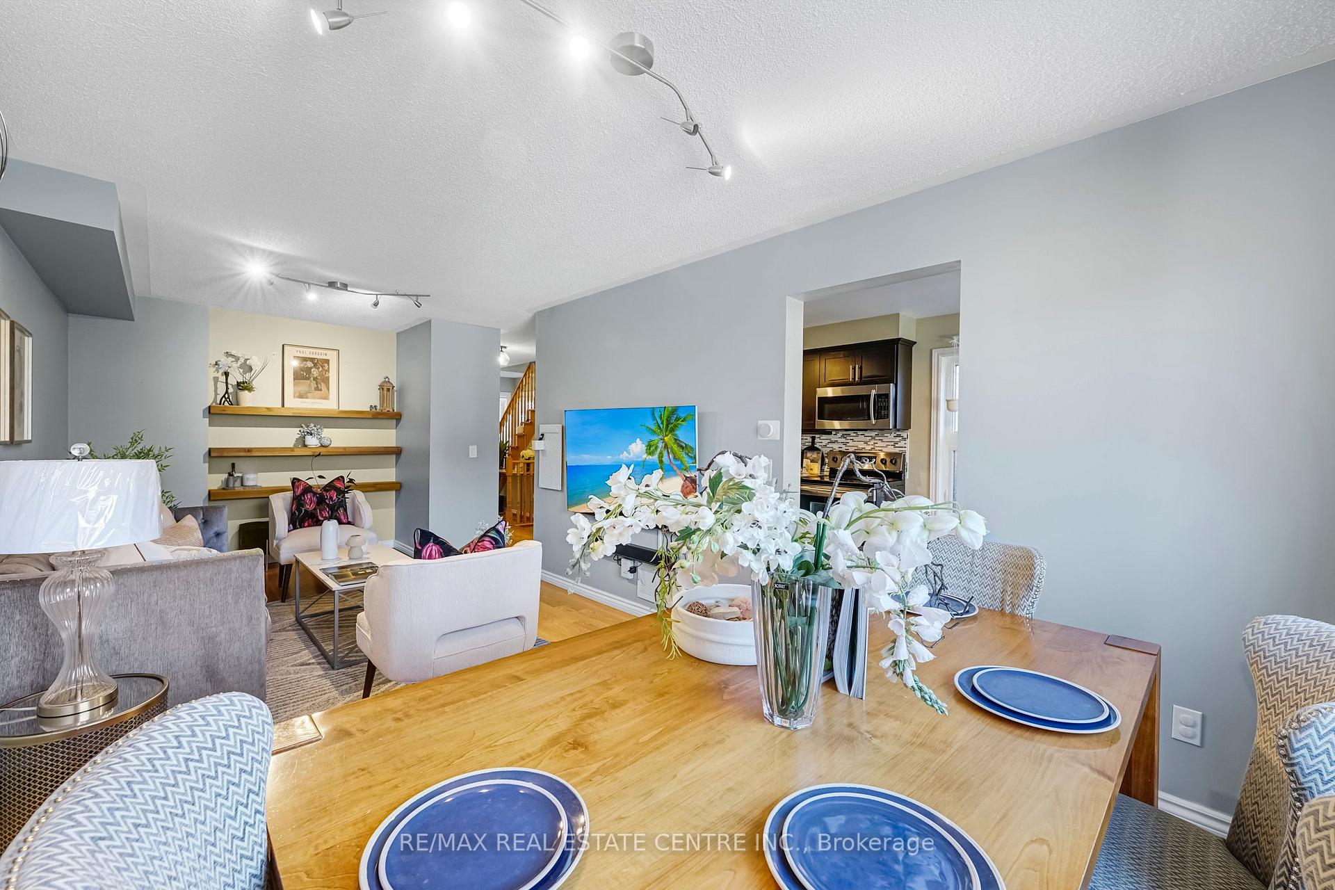 Photo 9 of 38 Piazza Crescent, Vaughan, West Woodbridge — HOMEH