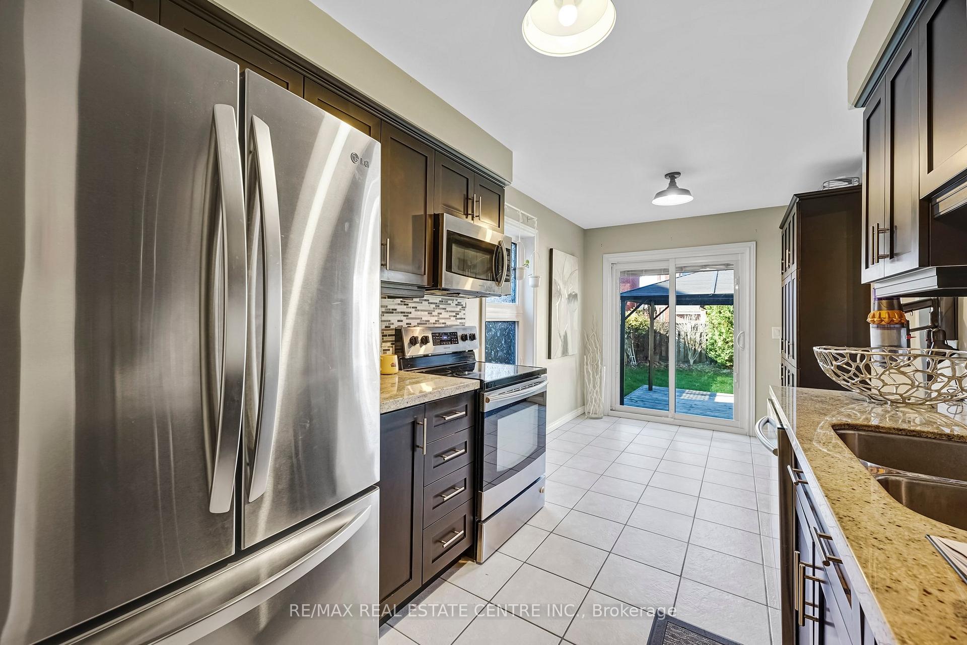 Photo 10 of 38 Piazza Crescent, Vaughan, West Woodbridge — HOMEH