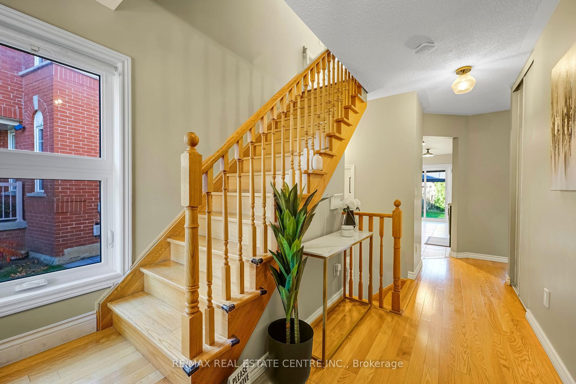 Photo 12 of 38 Piazza Crescent, Vaughan, West Woodbridge — HOMEH