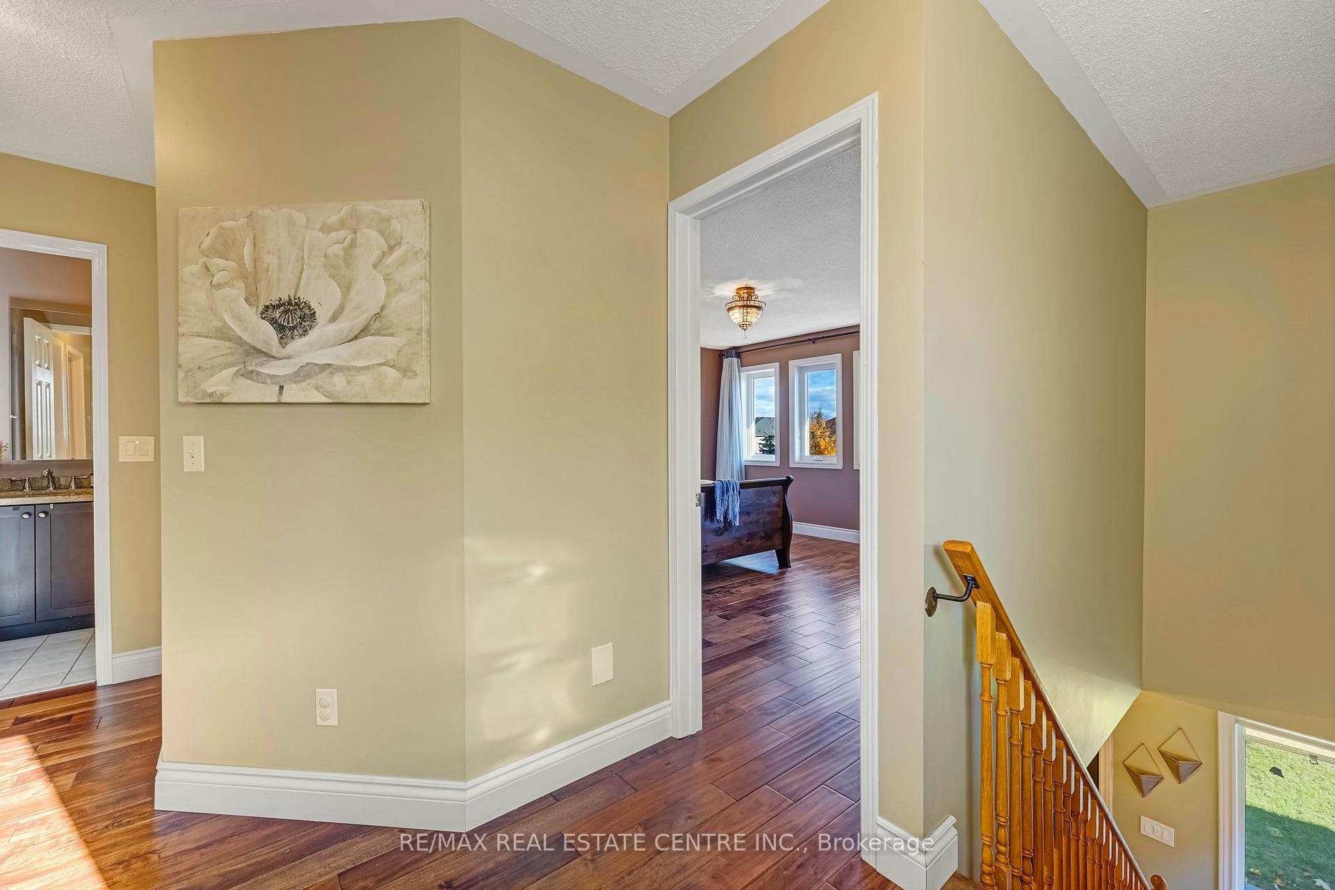 Photo 13 of 38 Piazza Crescent, Vaughan, West Woodbridge — HOMEH