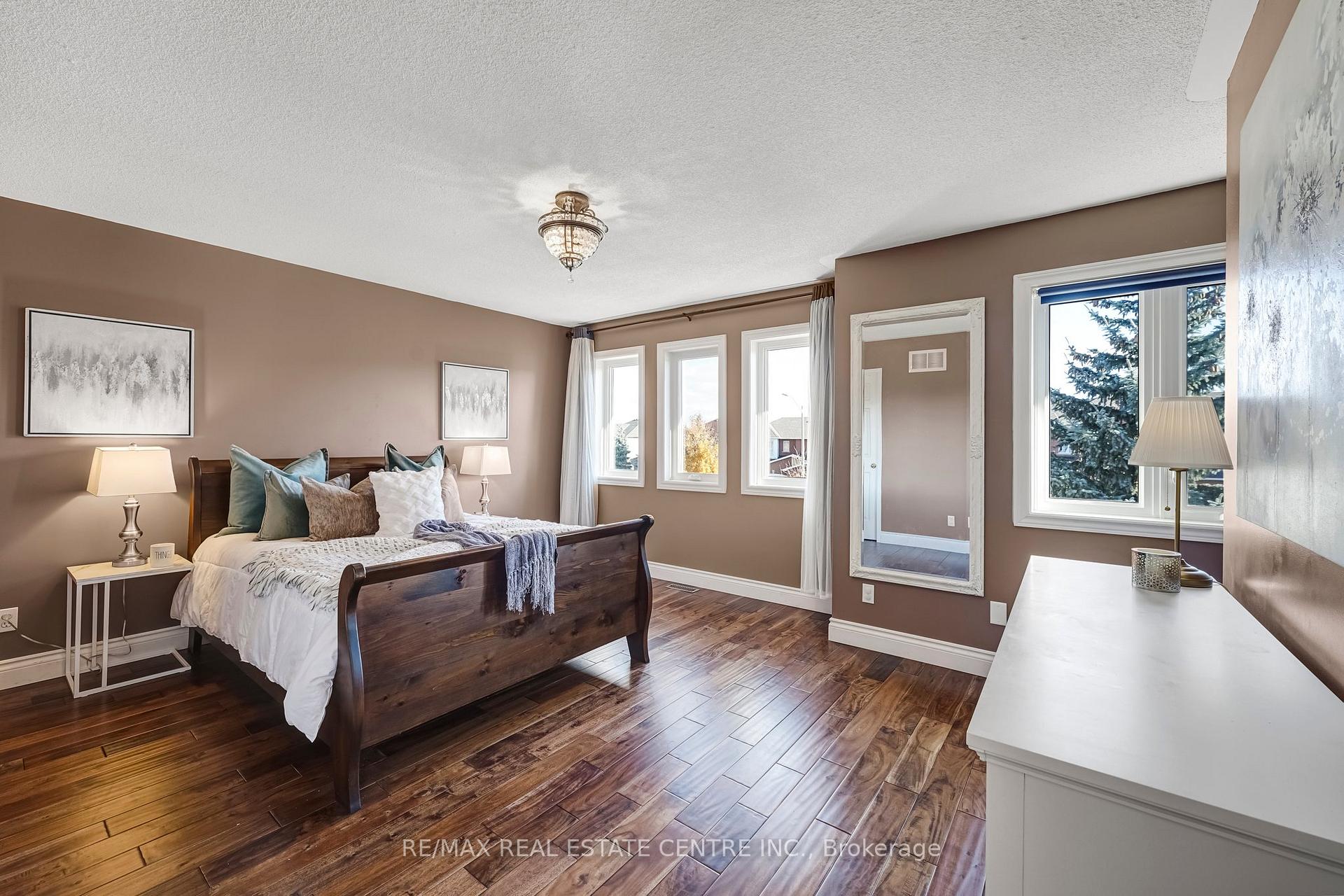 Photo 14 of 38 Piazza Crescent, Vaughan, West Woodbridge — HOMEH