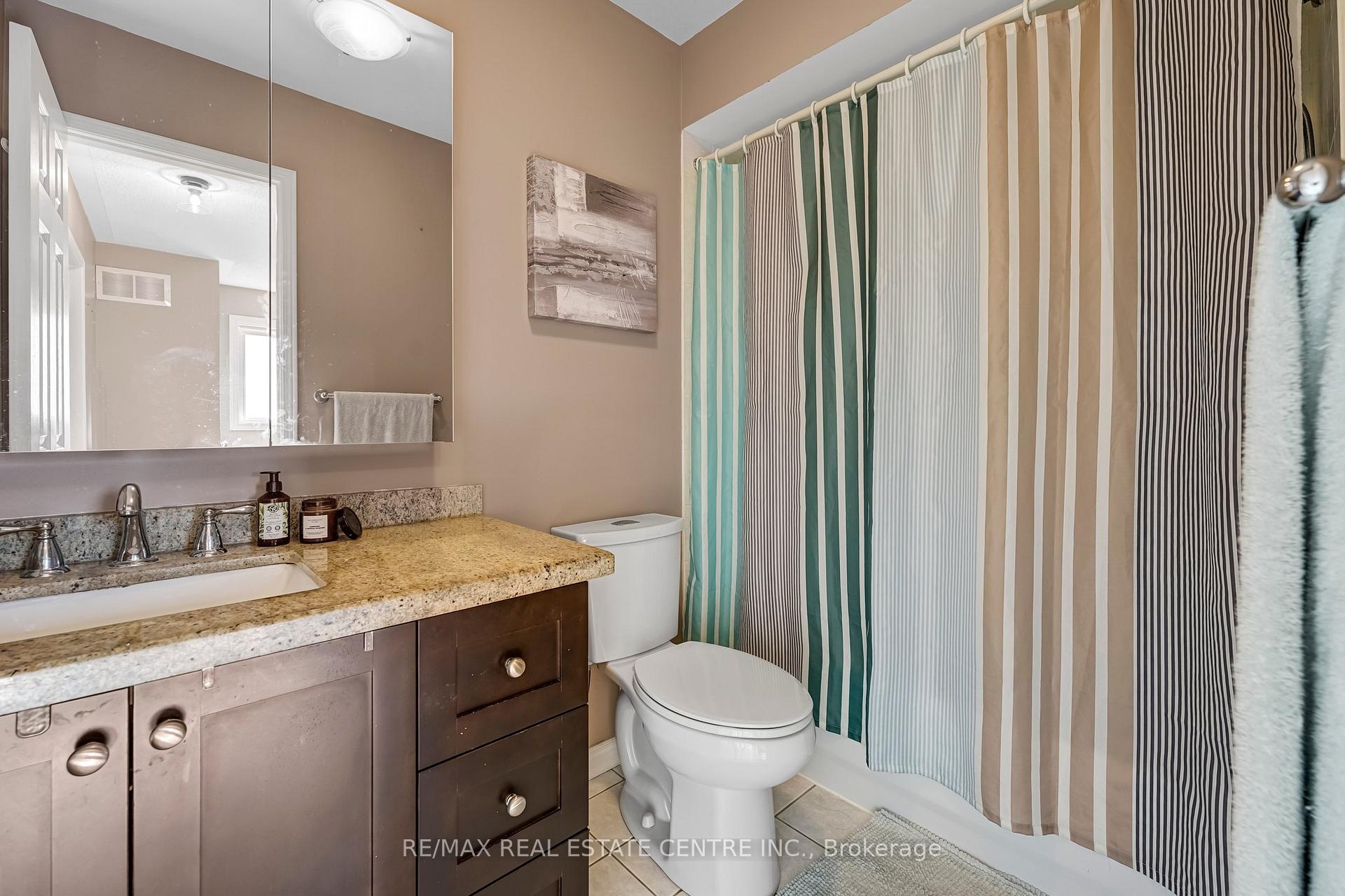 Photo 16 of 38 Piazza Crescent, Vaughan, West Woodbridge — HOMEH