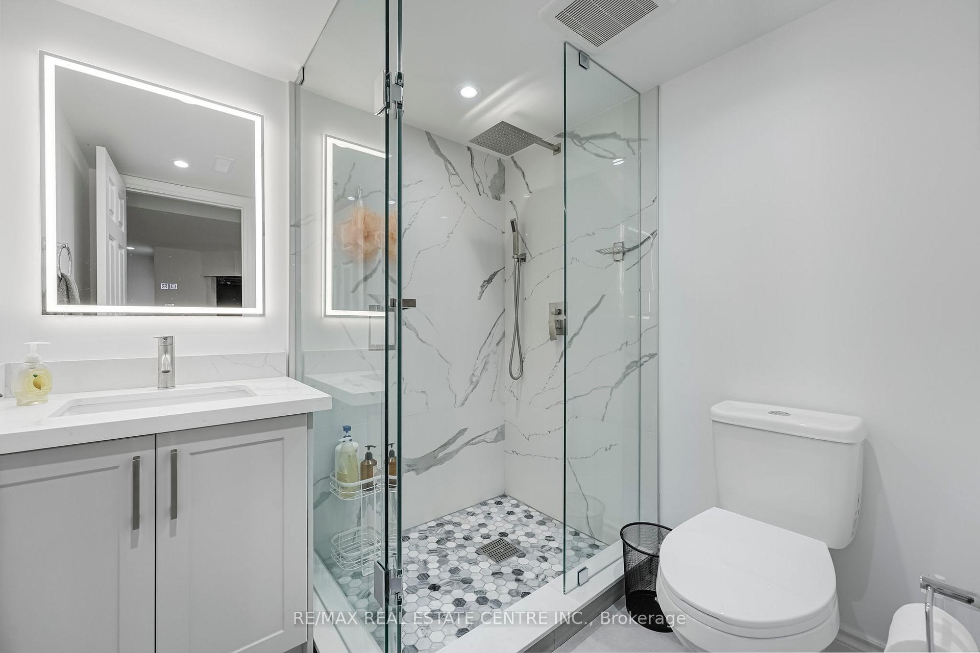 Photo 19 of 38 Piazza Crescent, Vaughan, West Woodbridge — HOMEH