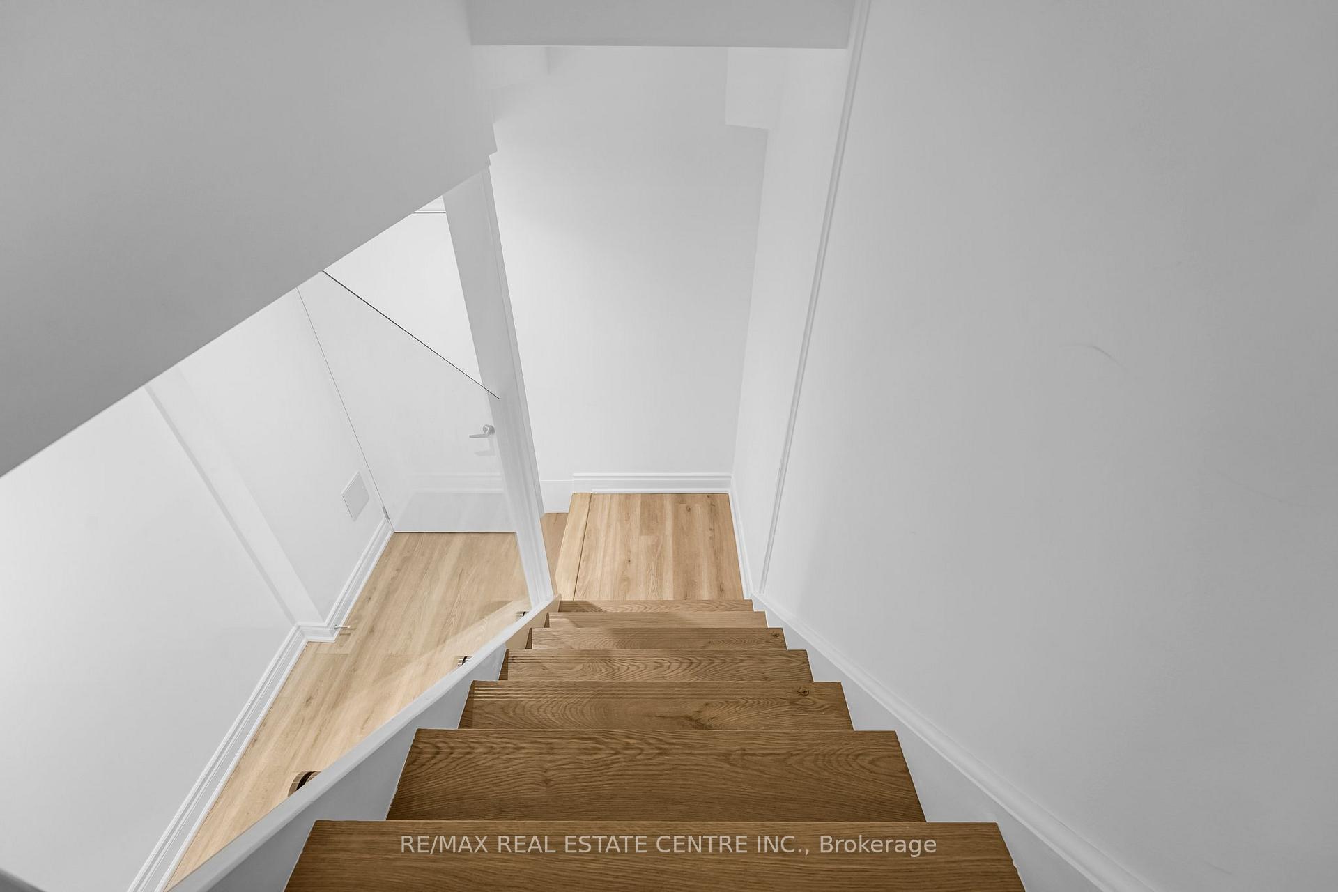 Photo 20 of 38 Piazza Crescent, Vaughan, West Woodbridge — HOMEH