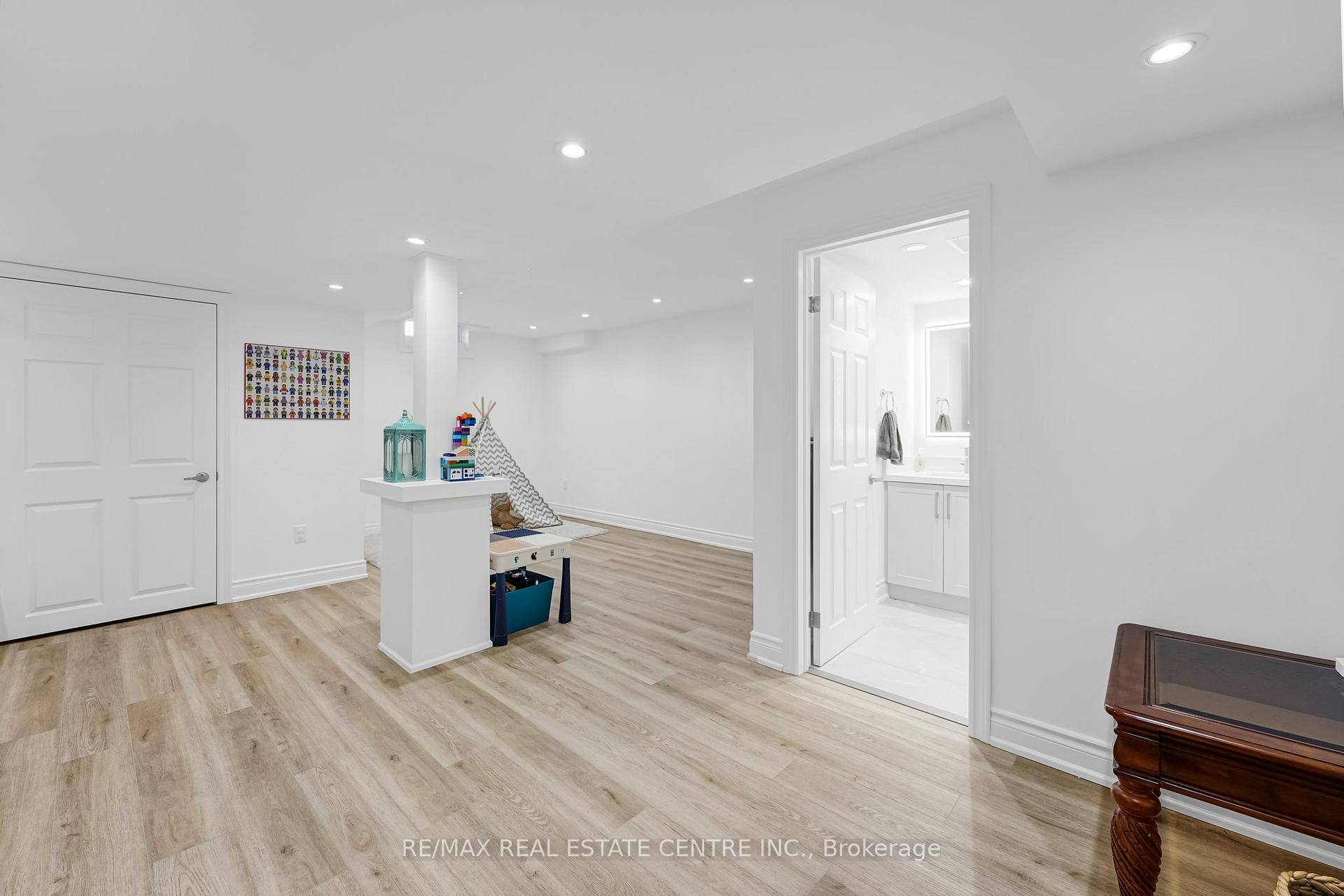Photo 23 of 38 Piazza Crescent, Vaughan, West Woodbridge — HOMEH