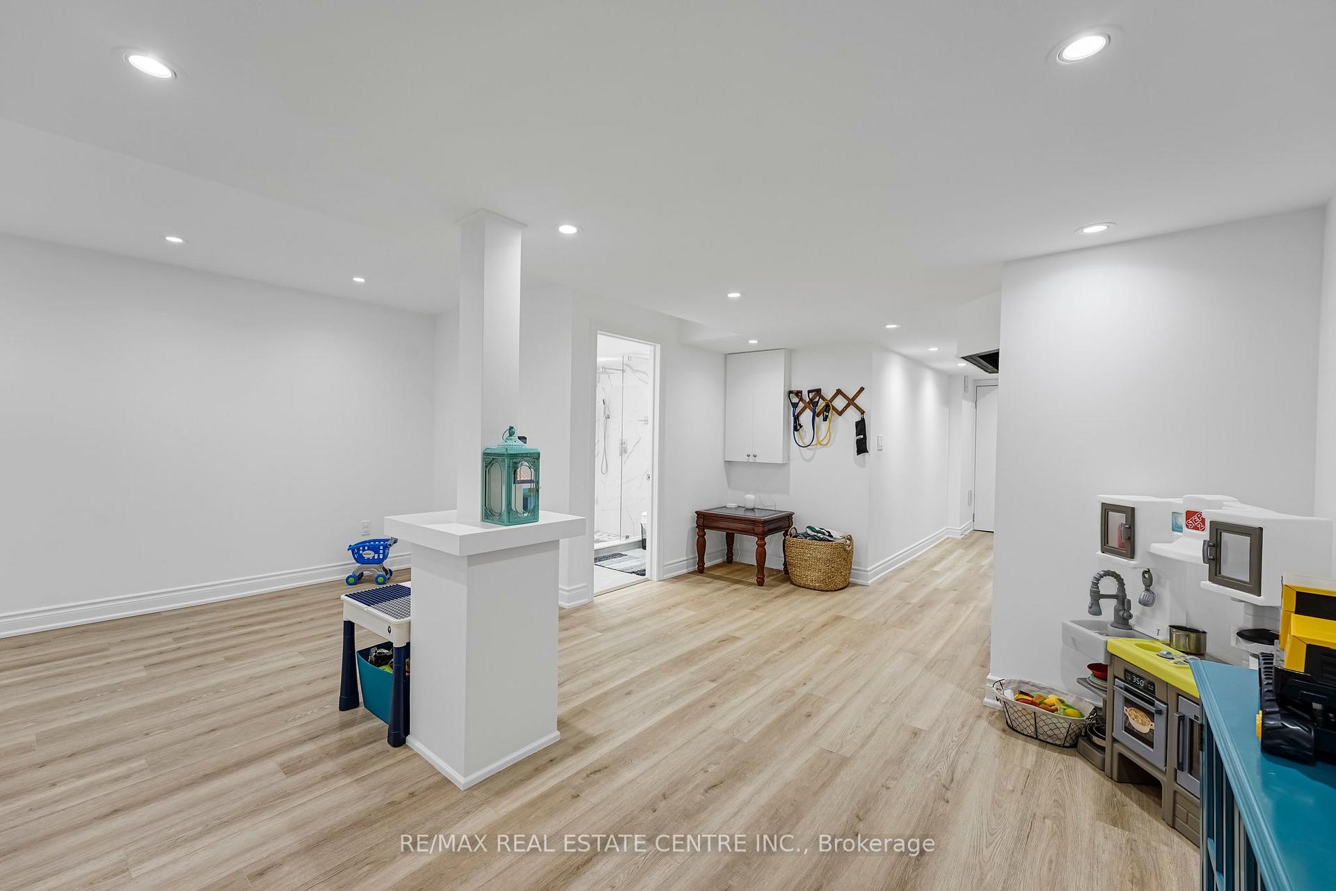 Photo 24 of 38 Piazza Crescent, Vaughan, West Woodbridge — HOMEH