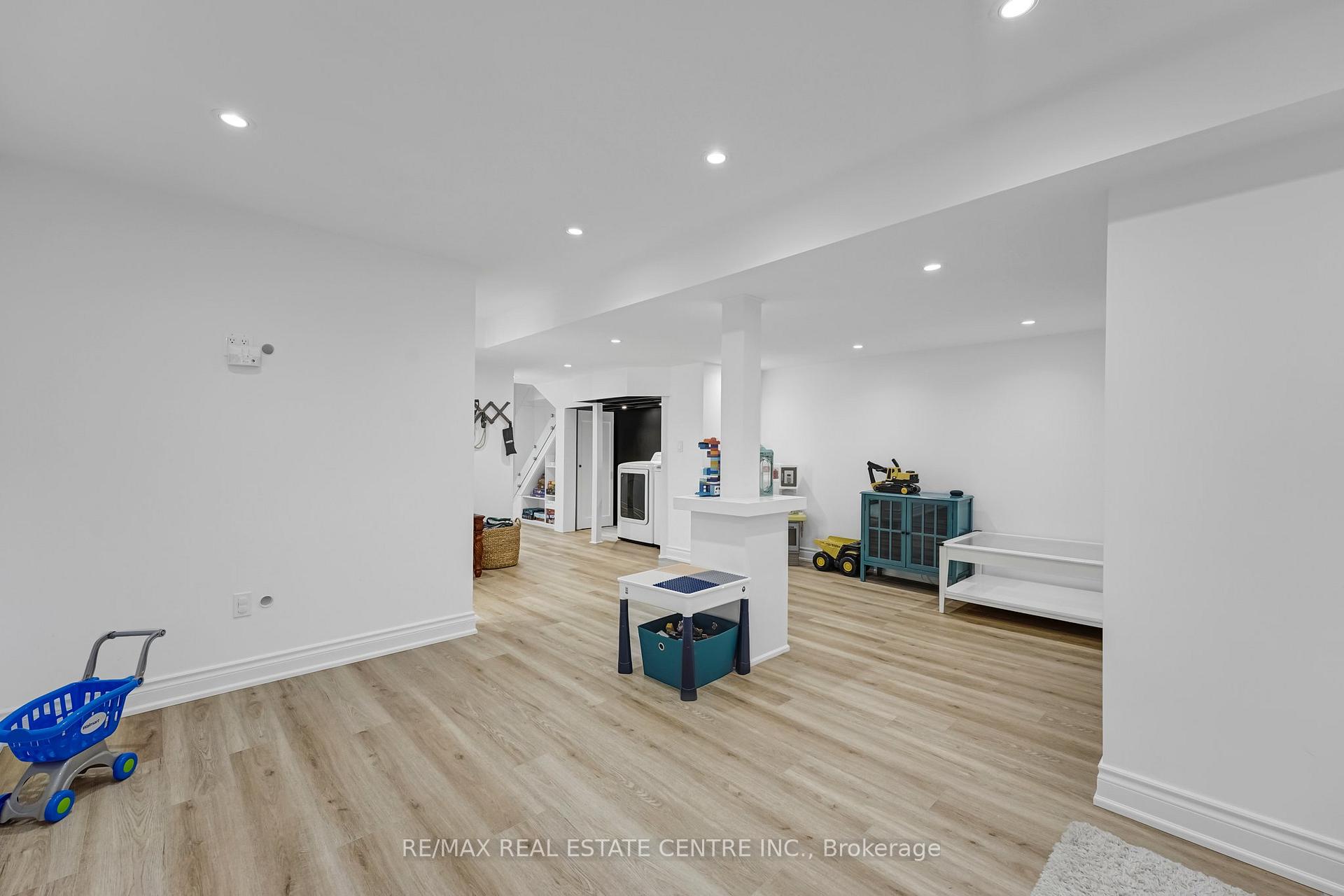 Photo 25 of 38 Piazza Crescent, Vaughan, West Woodbridge — HOMEH