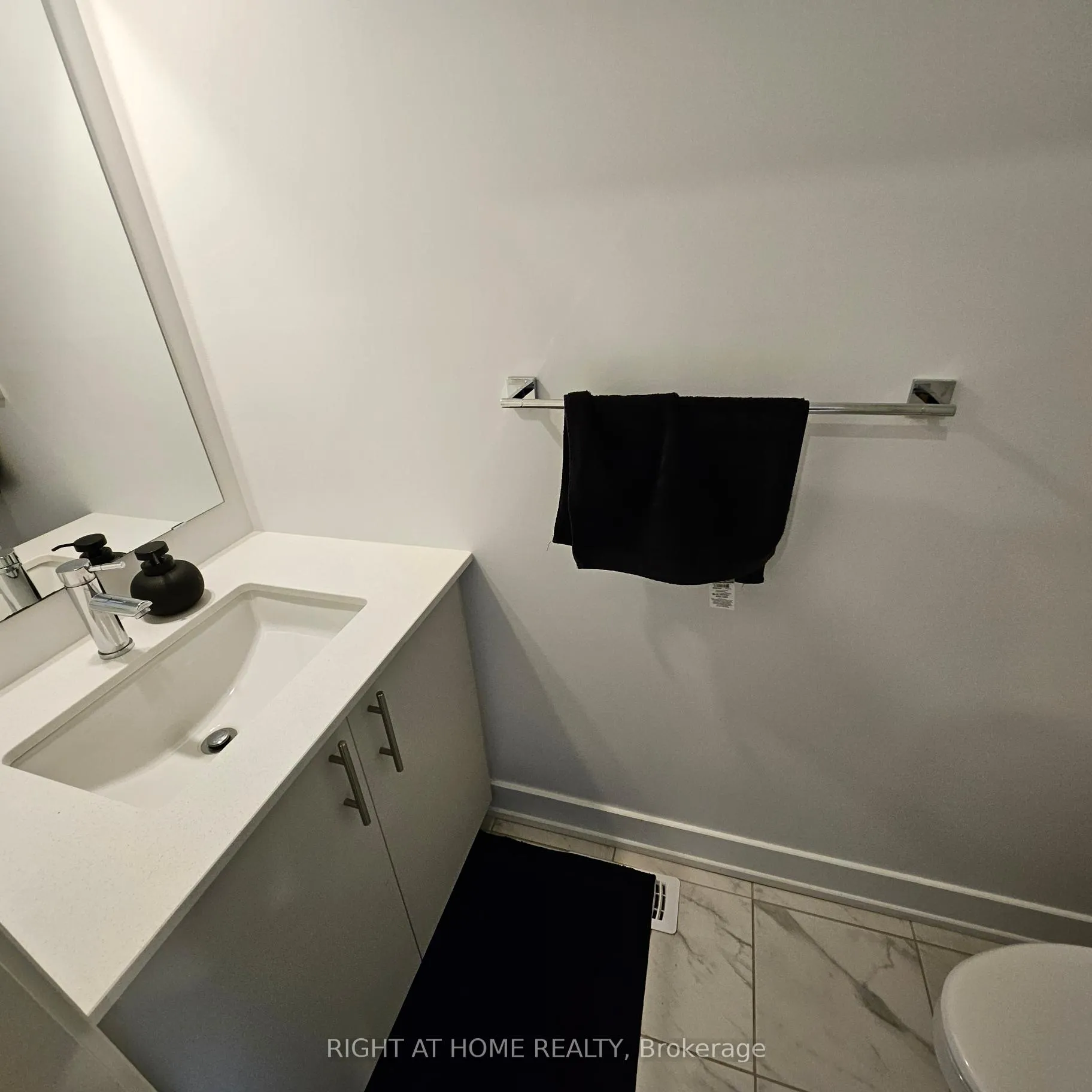 Photo 3 of 49 Moosonee Crescent, Ottawa, Riverside South/Gloucester Glen — HOMEH