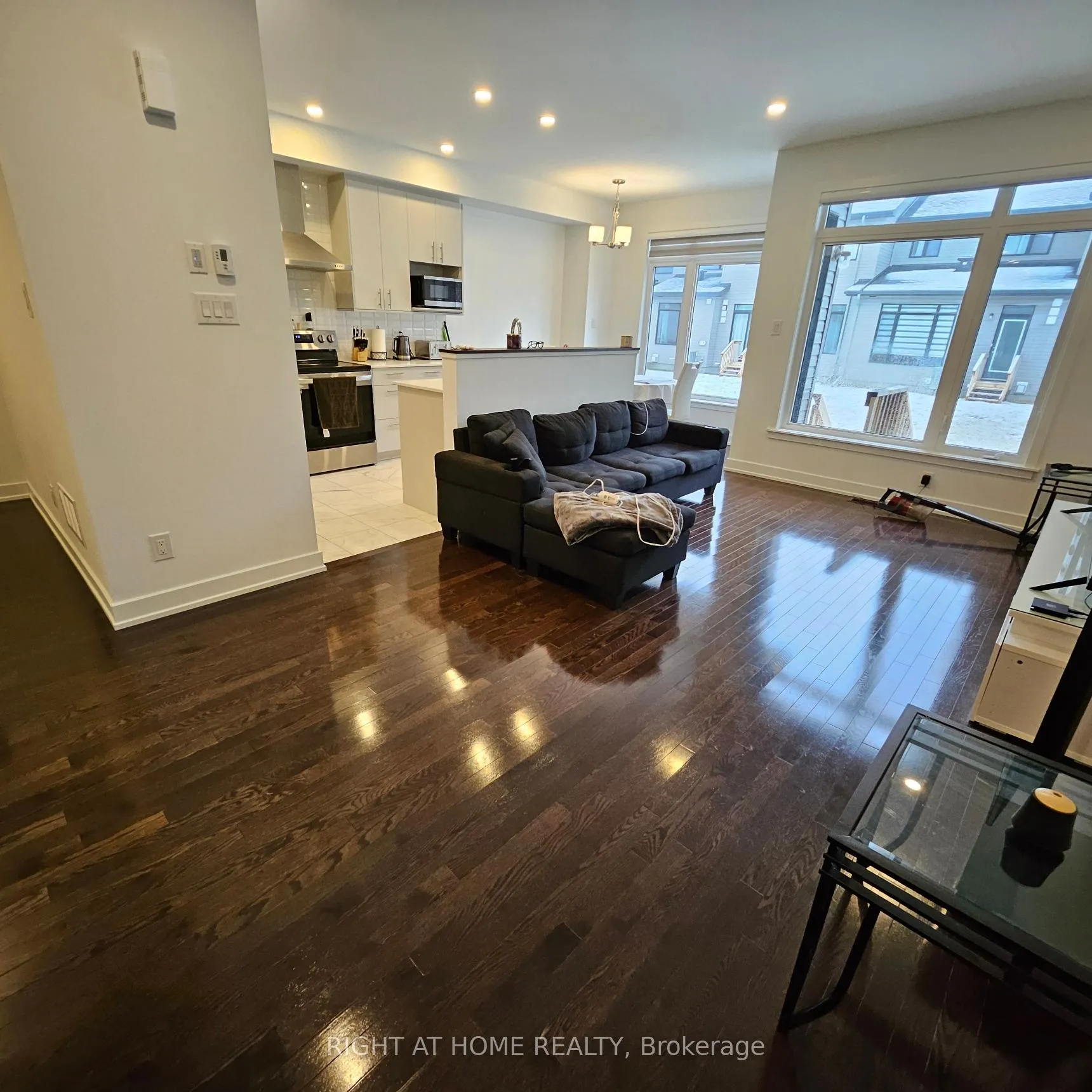 Photo 6 of 49 Moosonee Crescent, Ottawa, Riverside South/Gloucester Glen — HOMEH