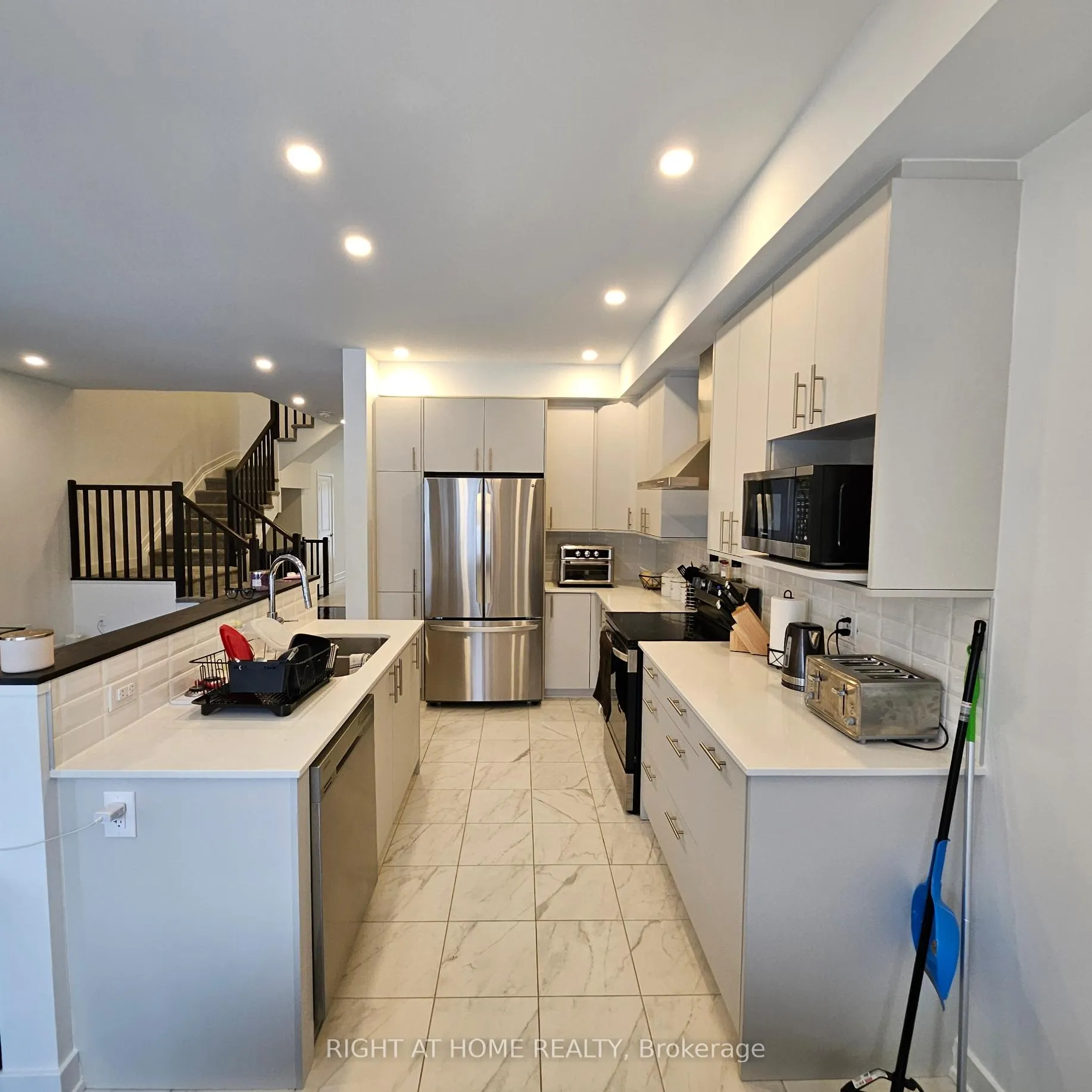 Photo 8 of 49 Moosonee Crescent, Ottawa, Riverside South/Gloucester Glen — HOMEH