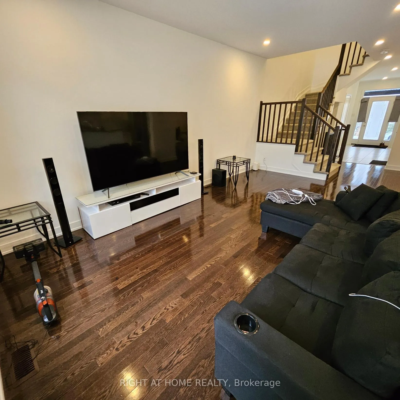 Photo 9 of 49 Moosonee Crescent, Ottawa, Riverside South/Gloucester Glen — HOMEH