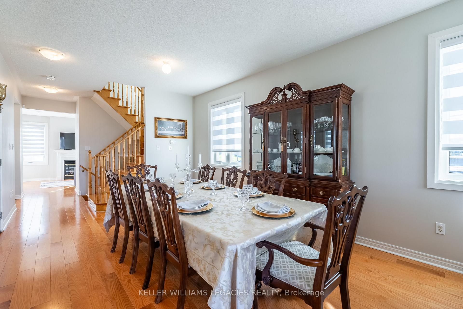 Photo 4 of 98 Daiseyfield Crescent, Vaughan, Vellore Village — HOMEH