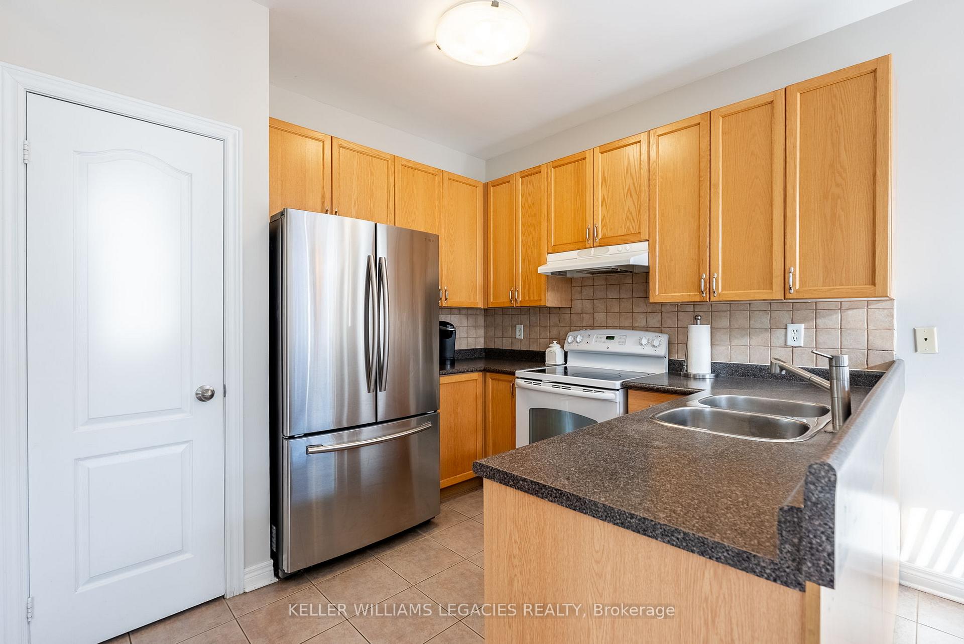 Photo 6 of 98 Daiseyfield Crescent, Vaughan, Vellore Village — HOMEH