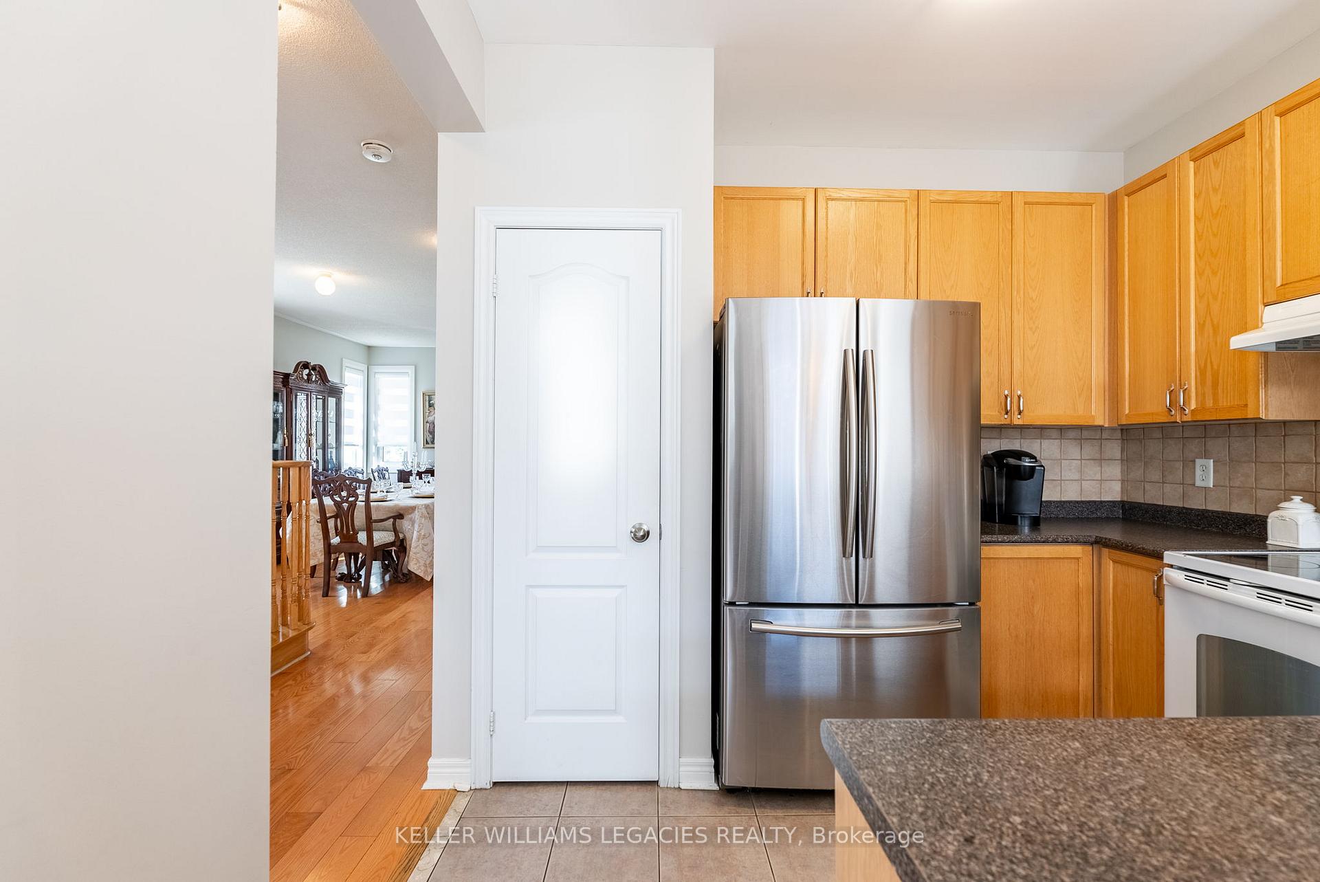 Photo 7 of 98 Daiseyfield Crescent, Vaughan, Vellore Village — HOMEH