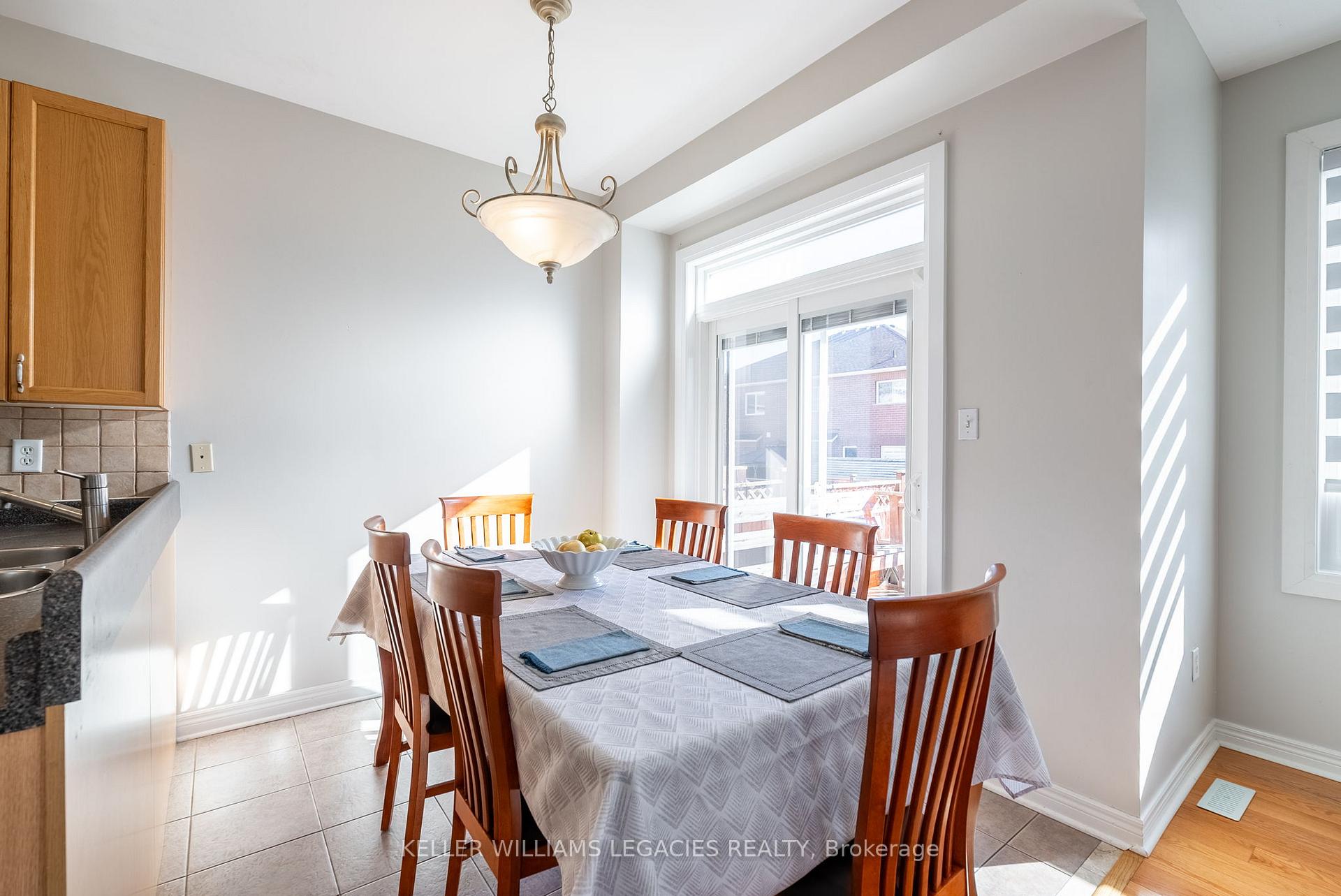 Photo 8 of 98 Daiseyfield Crescent, Vaughan, Vellore Village — HOMEH