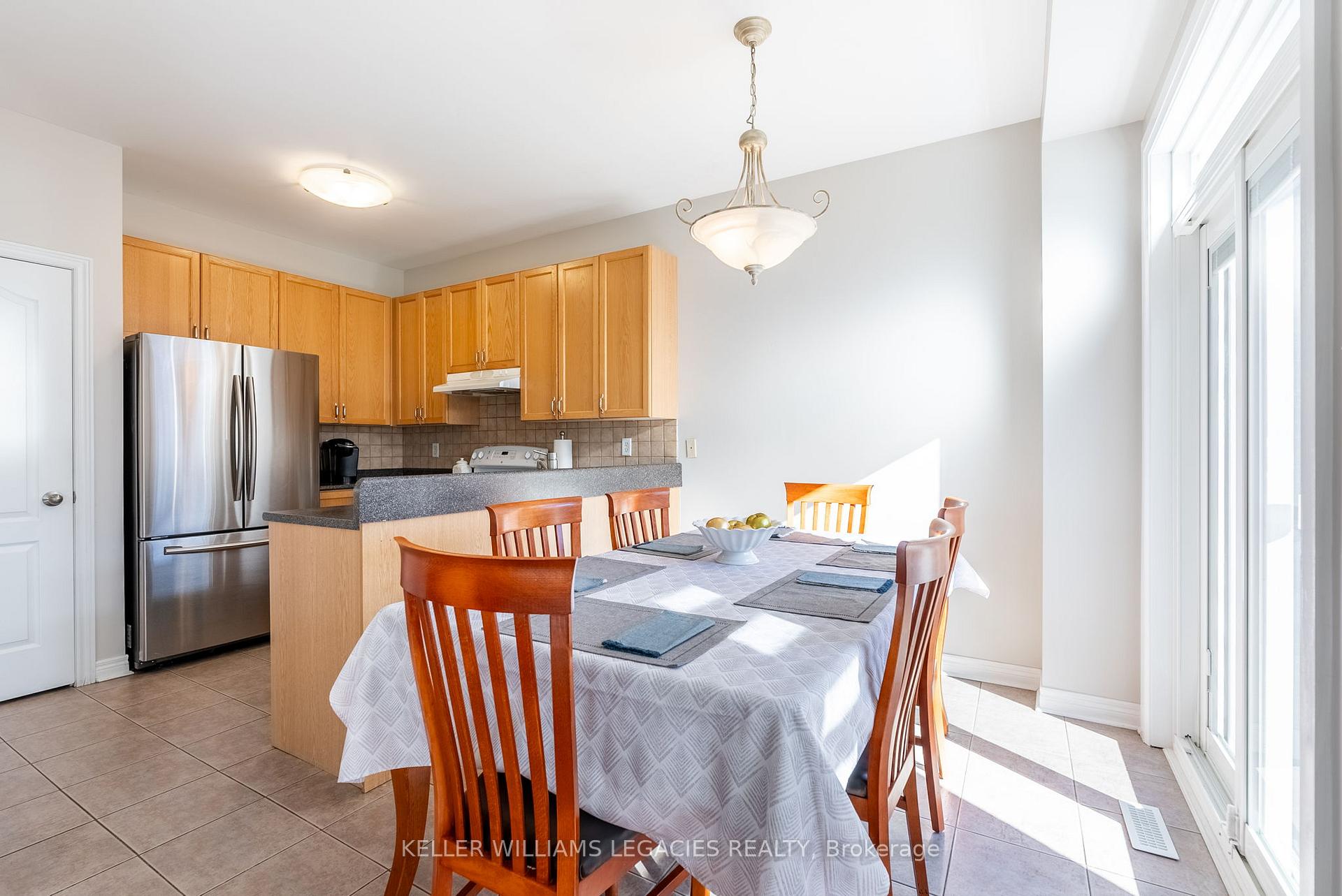 Photo 9 of 98 Daiseyfield Crescent, Vaughan, Vellore Village — HOMEH