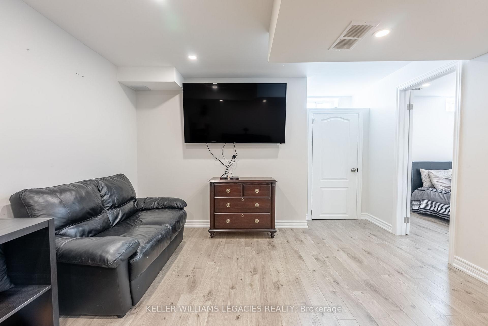 Photo 27 of 98 Daiseyfield Crescent, Vaughan, Vellore Village — HOMEH