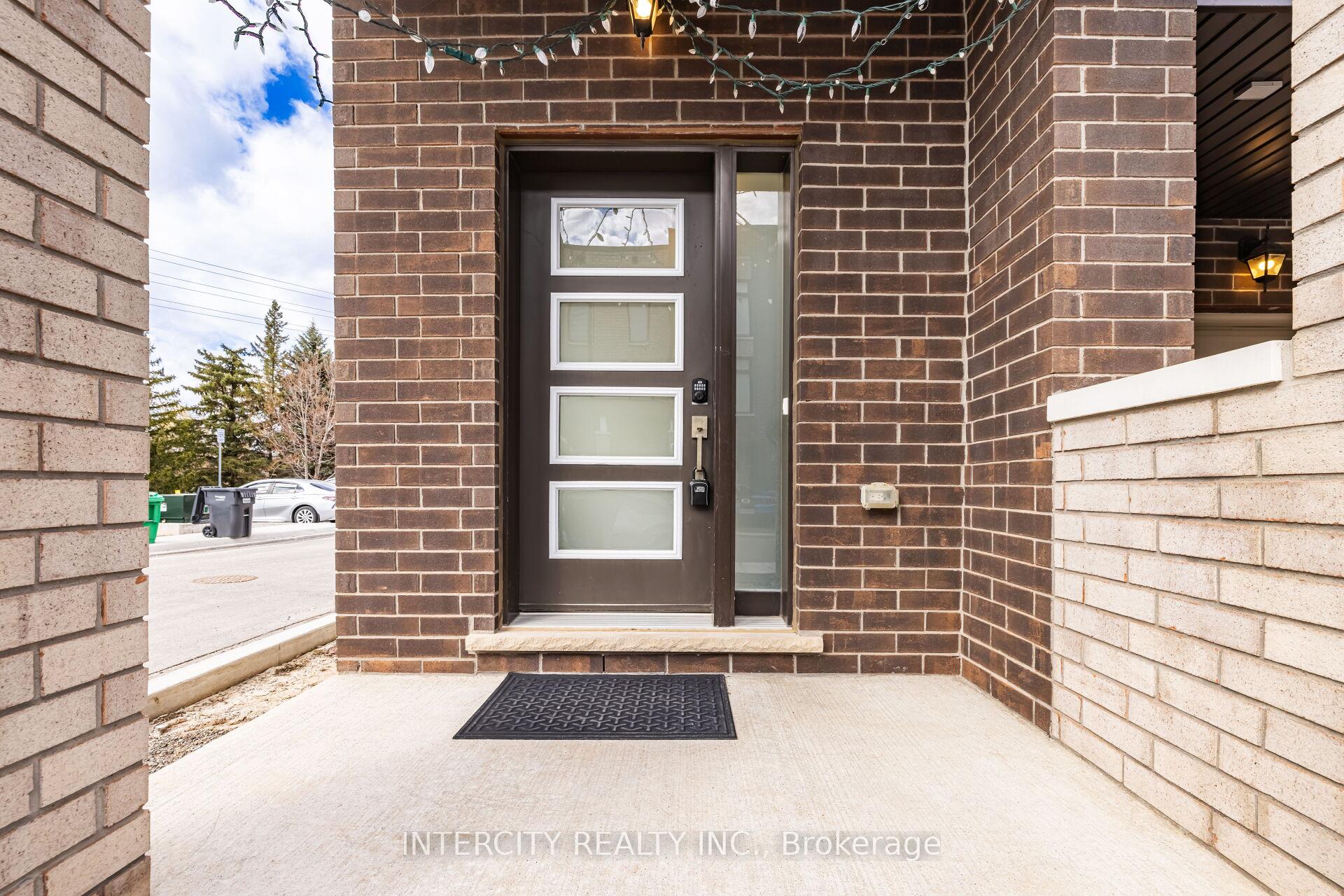 Photo 5 of 19 Queenpost Drive, Brampton, Credit Valley — HOMEH