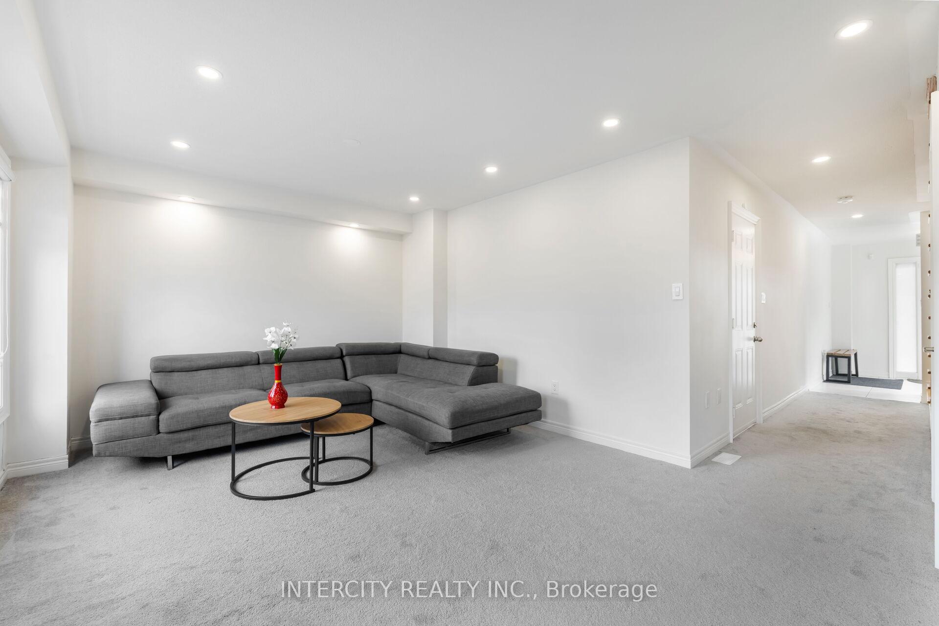 Photo 9 of 19 Queenpost Drive, Brampton, Credit Valley — HOMEH
