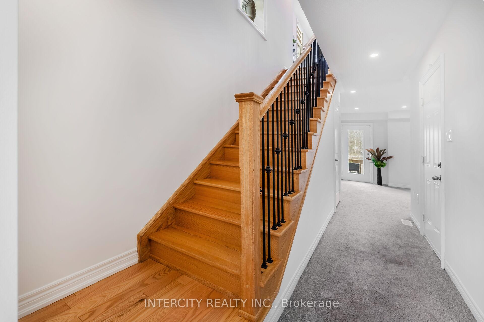 Photo 13 of 19 Queenpost Drive, Brampton, Credit Valley — HOMEH