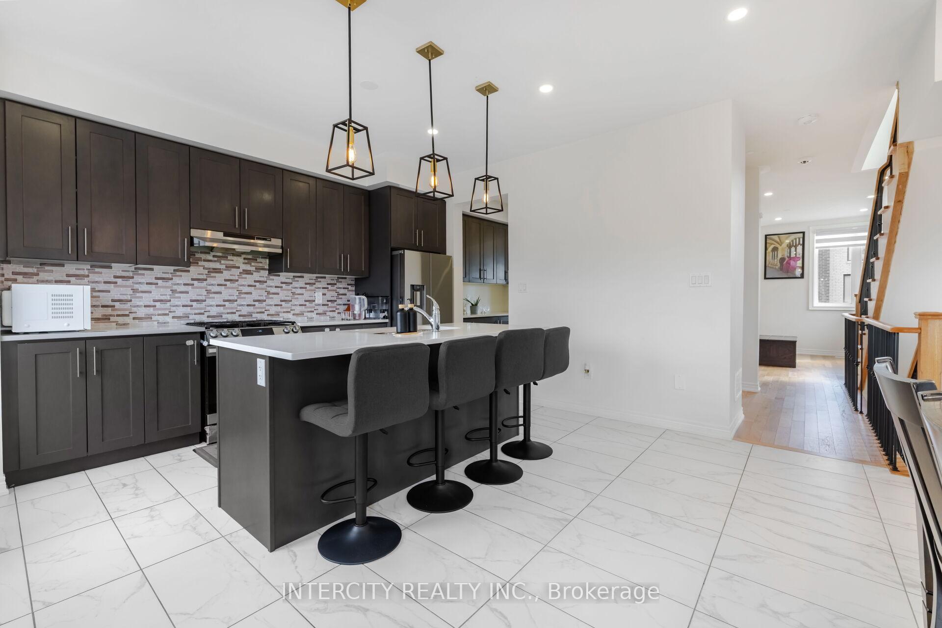 Photo 16 of 19 Queenpost Drive, Brampton, Credit Valley — HOMEH
