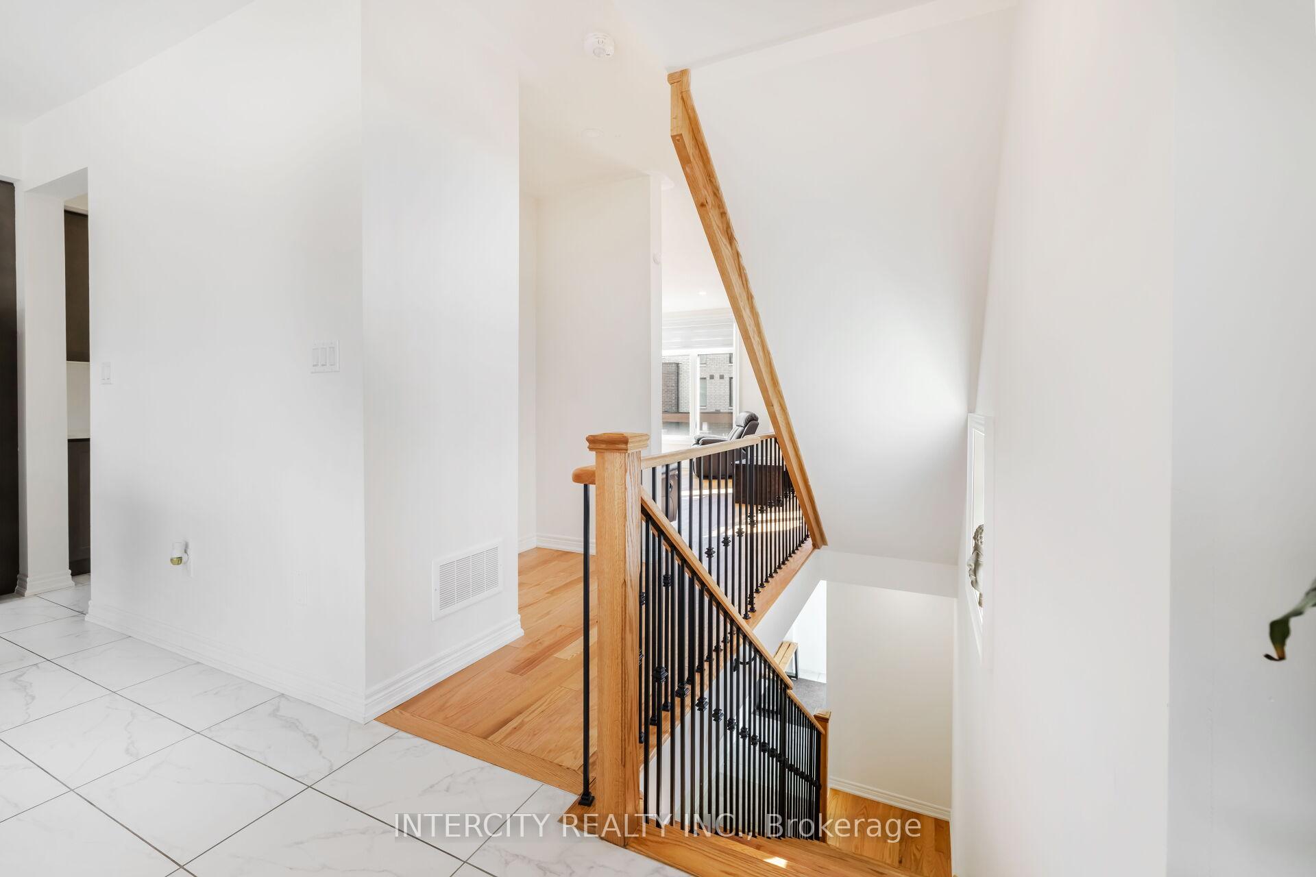 Photo 22 of 19 Queenpost Drive, Brampton, Credit Valley — HOMEH
