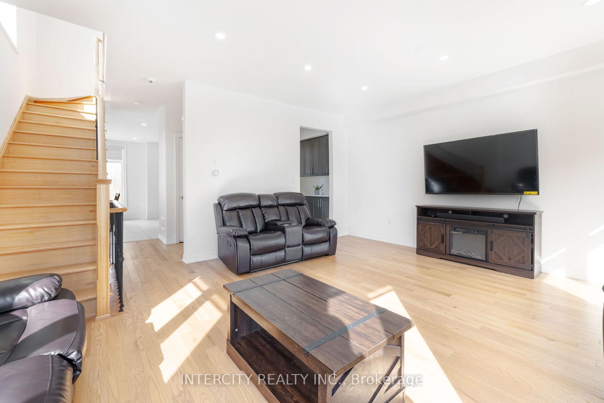 Photo 26 of 19 Queenpost Drive, Brampton, Credit Valley — HOMEH