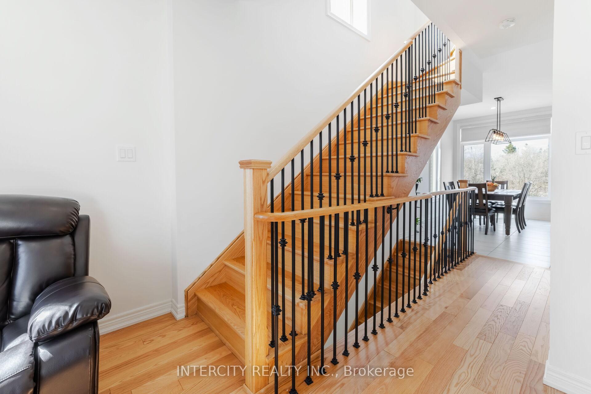 Photo 29 of 19 Queenpost Drive, Brampton, Credit Valley — HOMEH