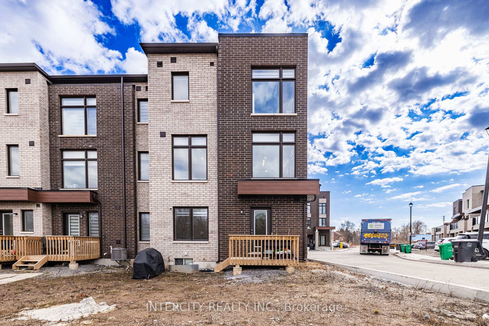 Photo 48 of 19 Queenpost Drive, Brampton, Credit Valley — HOMEH