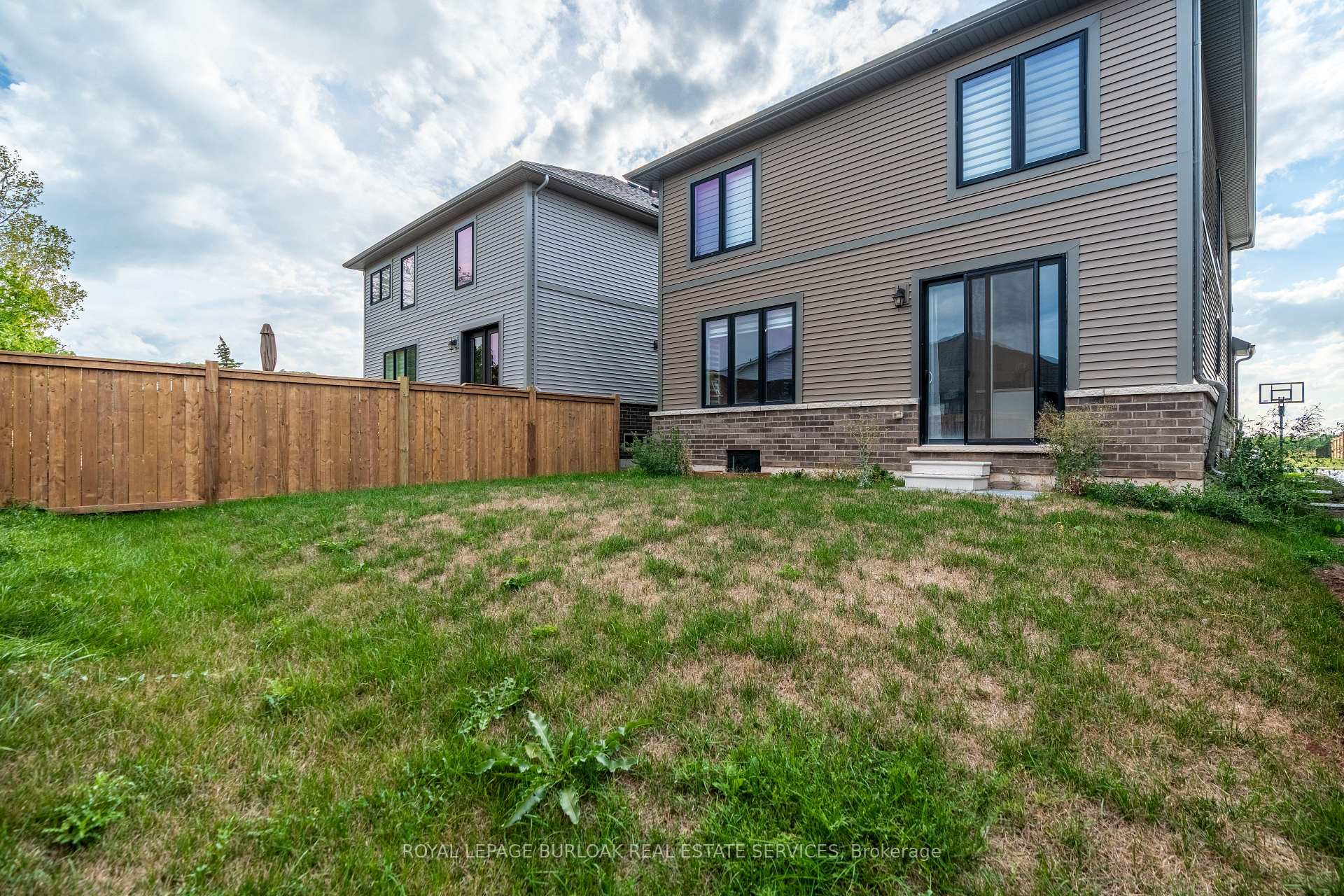Photo 33 of 127 Starfire Crescent, Hamilton, Fruitland — HOMEH