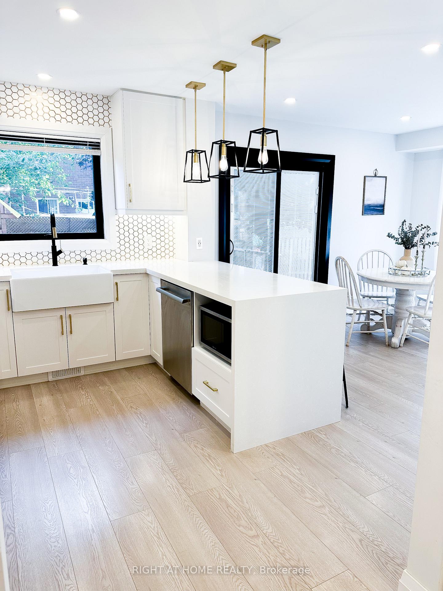 Photo 8 of 29 Mountfield Crescent, Vaughan, Brownridge — HOMEH