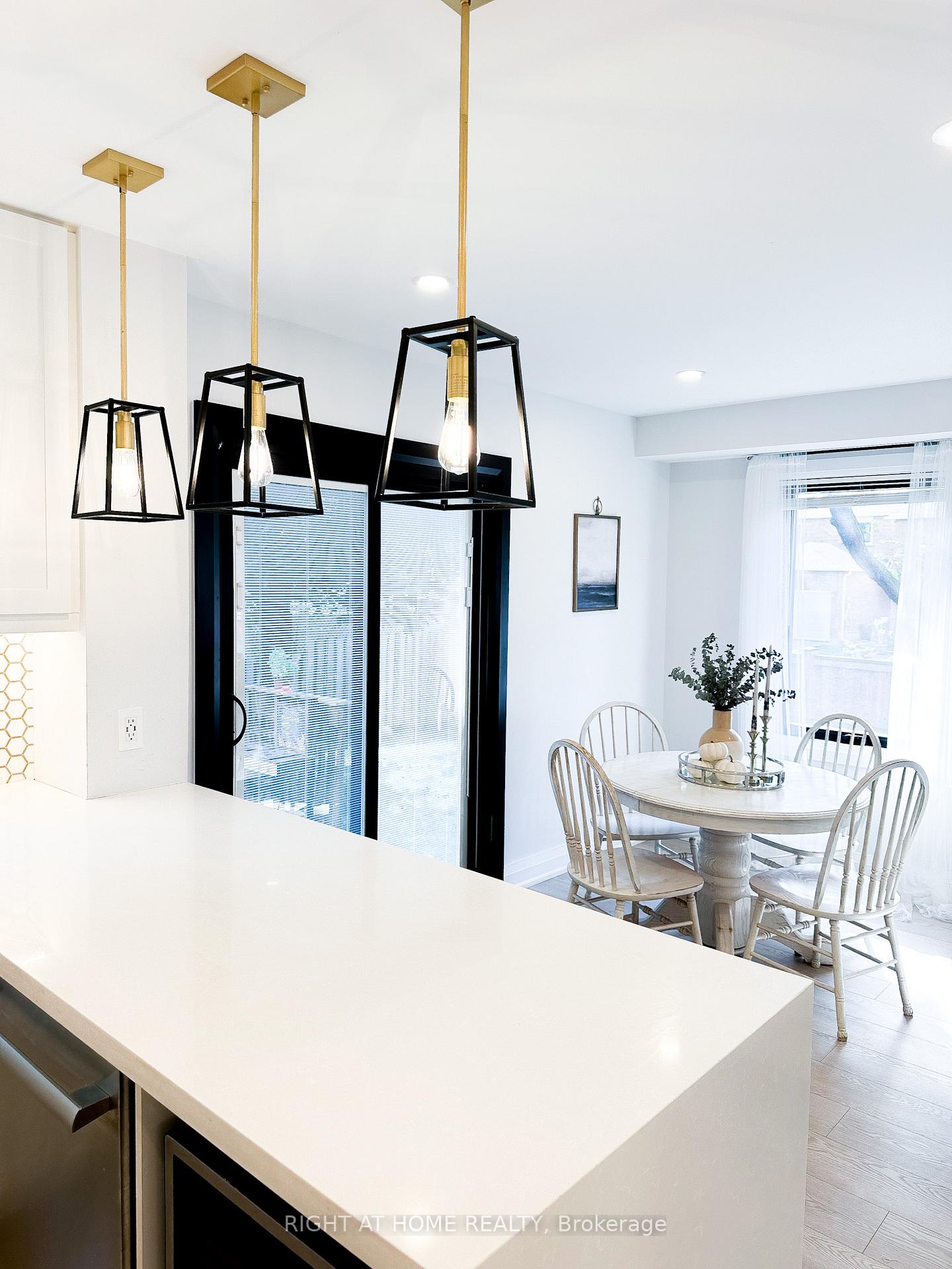 Photo 9 of 29 Mountfield Crescent, Vaughan, Brownridge — HOMEH