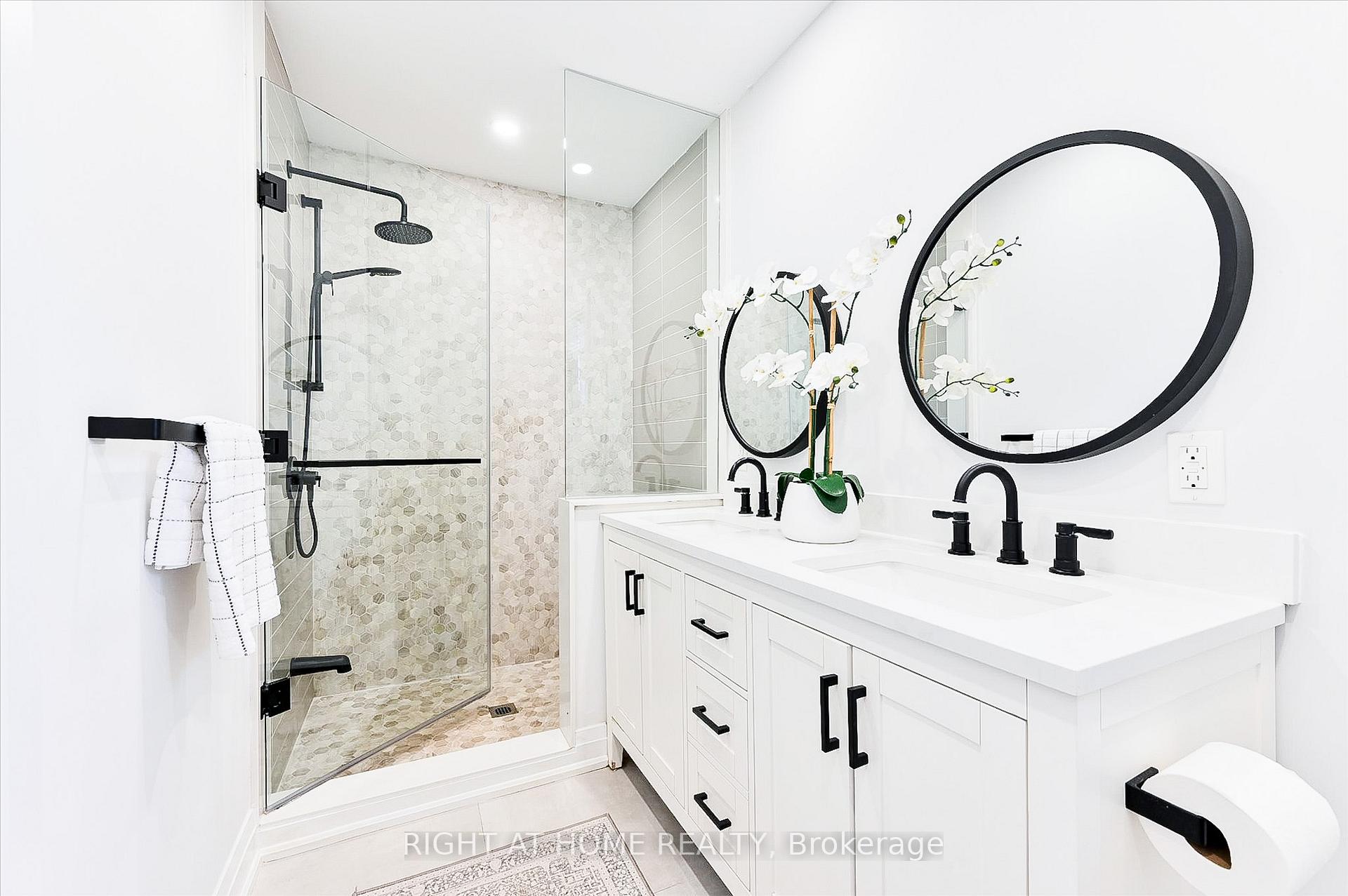 Photo 14 of 29 Mountfield Crescent, Vaughan, Brownridge — HOMEH