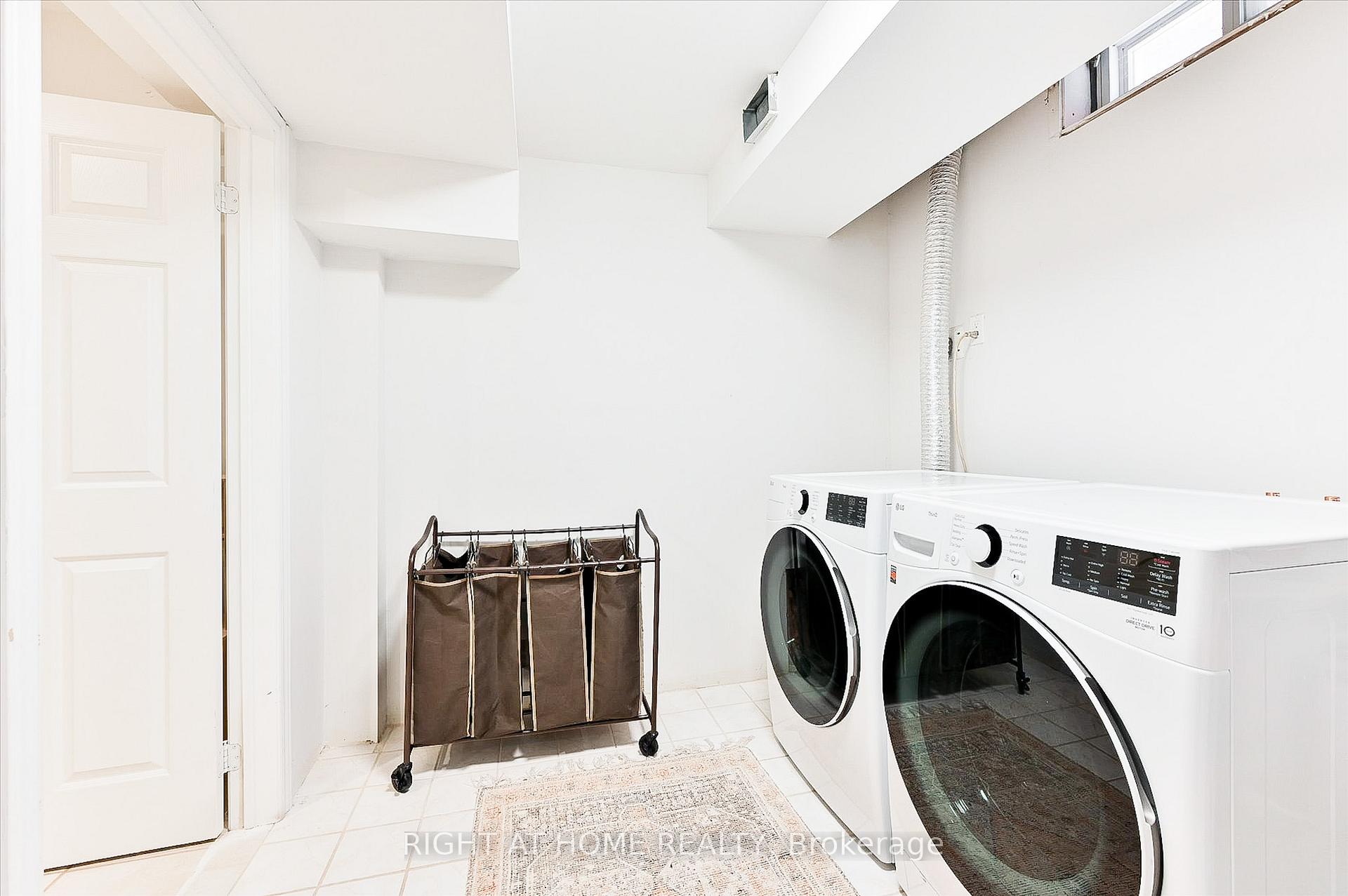 Photo 20 of 29 Mountfield Crescent, Vaughan, Brownridge — HOMEH