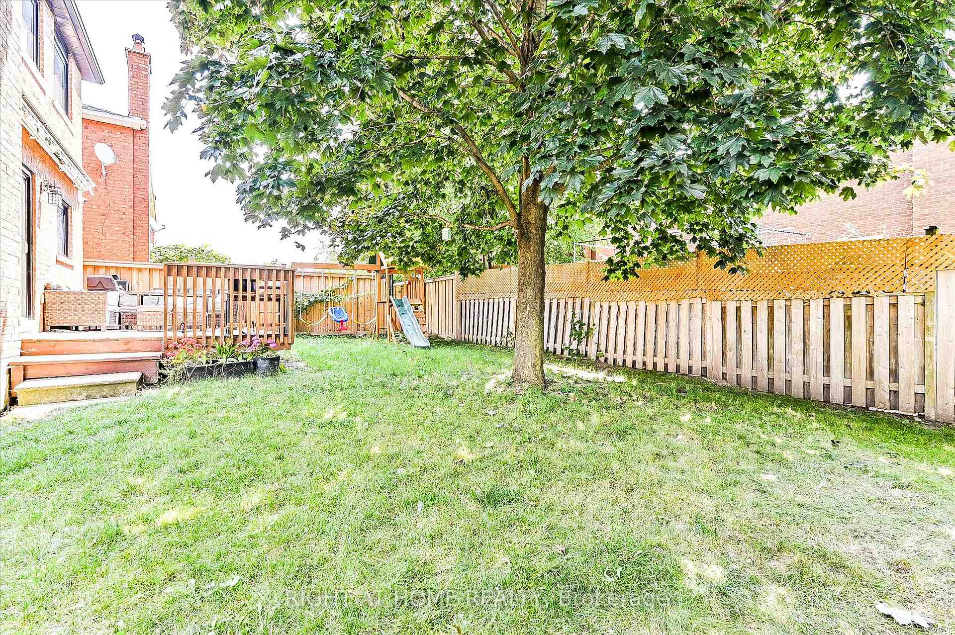 Photo 23 of 29 Mountfield Crescent, Vaughan, Brownridge — HOMEH