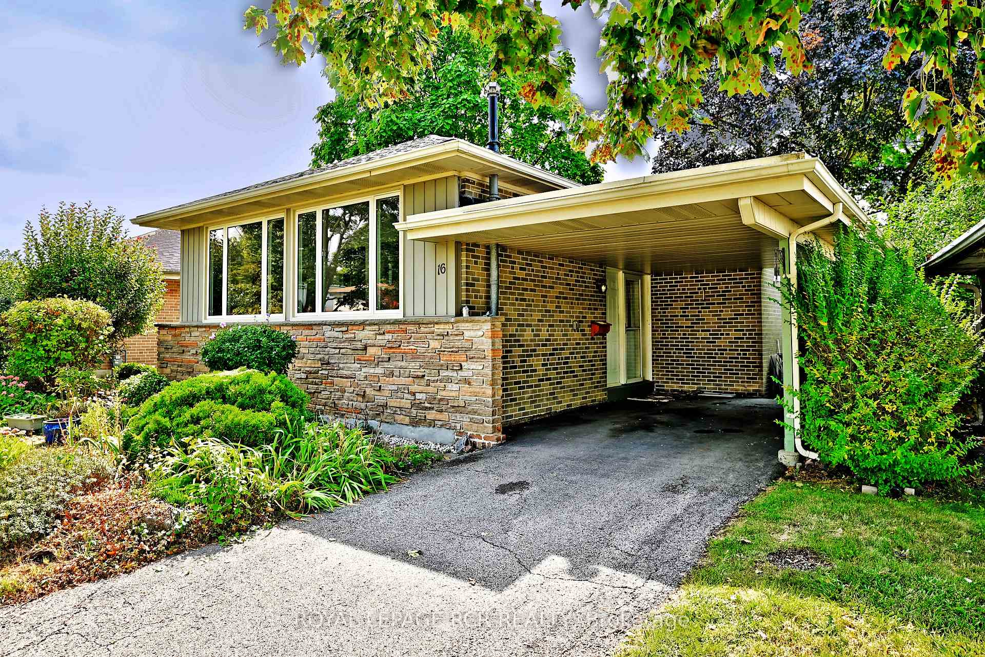 Photo 1 of 16 Cathedral Road, Brampton, Brampton East — HOMEH