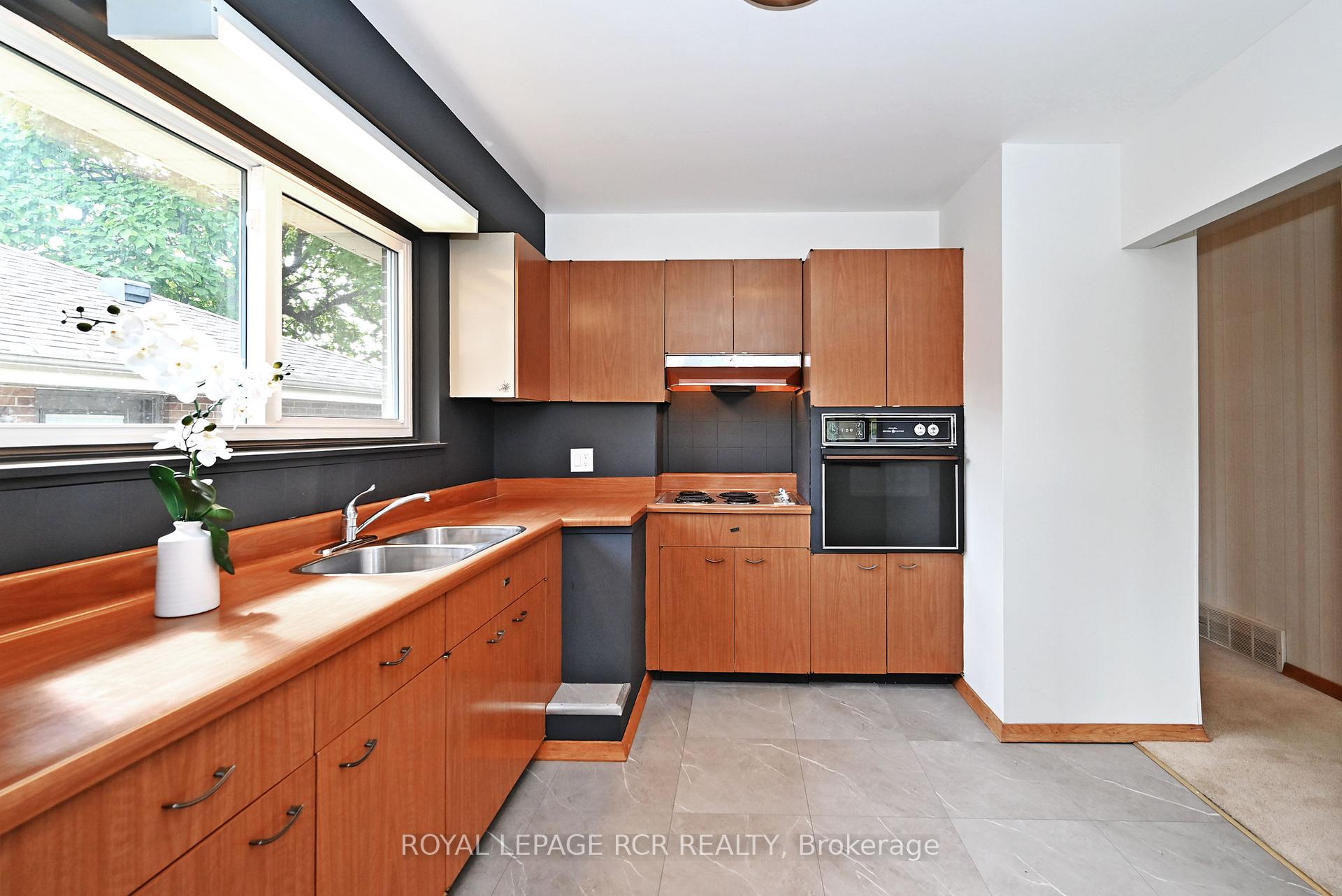 Photo 15 of 16 Cathedral Road, Brampton, Brampton East — HOMEH