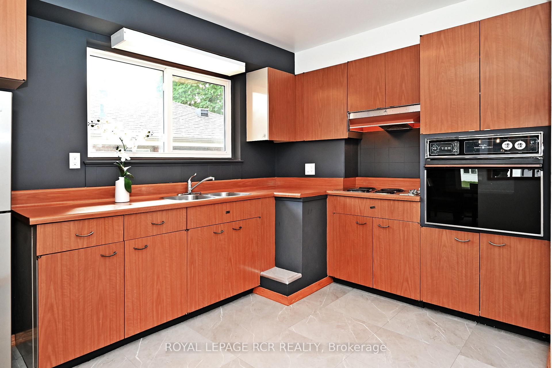 Photo 16 of 16 Cathedral Road, Brampton, Brampton East — HOMEH