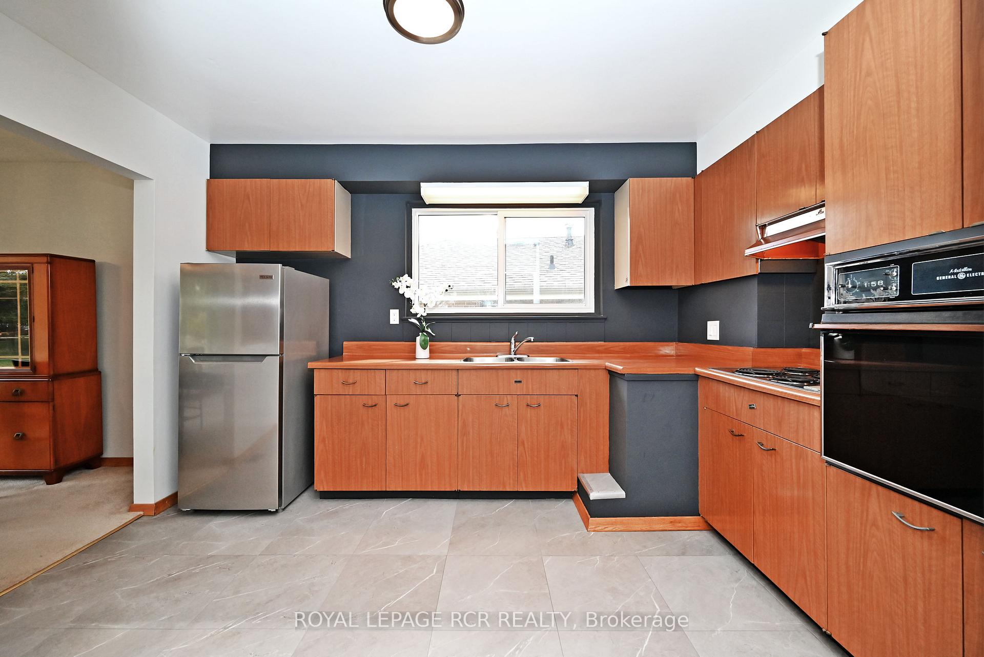 Photo 17 of 16 Cathedral Road, Brampton, Brampton East — HOMEH