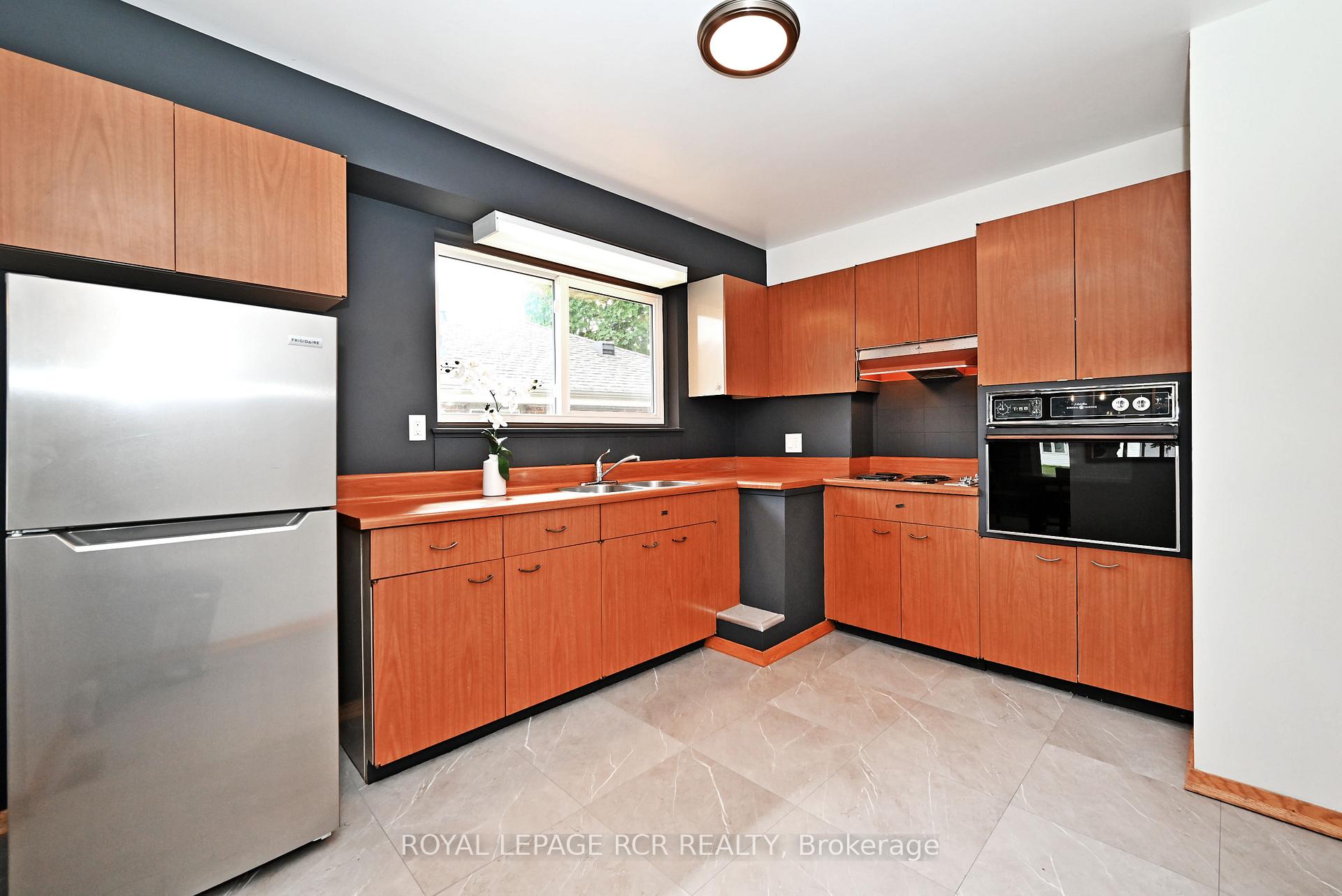 Photo 18 of 16 Cathedral Road, Brampton, Brampton East — HOMEH