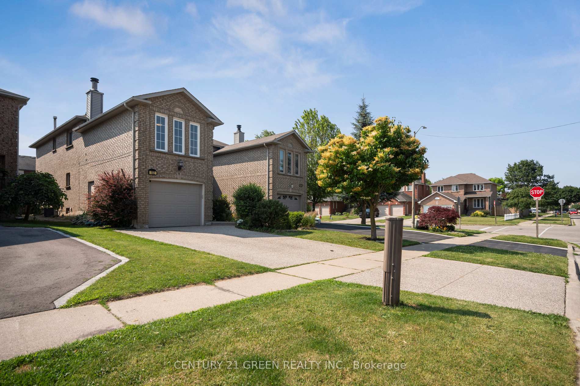 Photo 2 of 102 Niska Drive, Hamilton, Waterdown — HOMEH