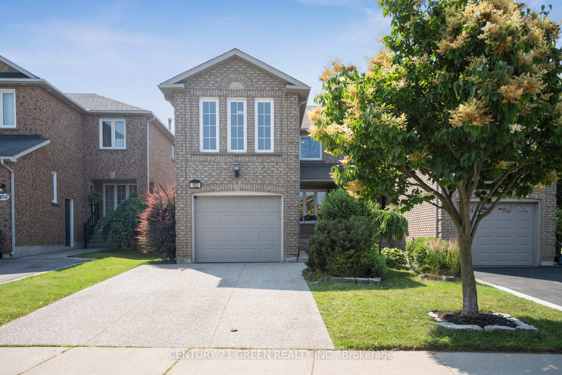 Photo 3 of 102 Niska Drive, Hamilton, Waterdown — HOMEH
