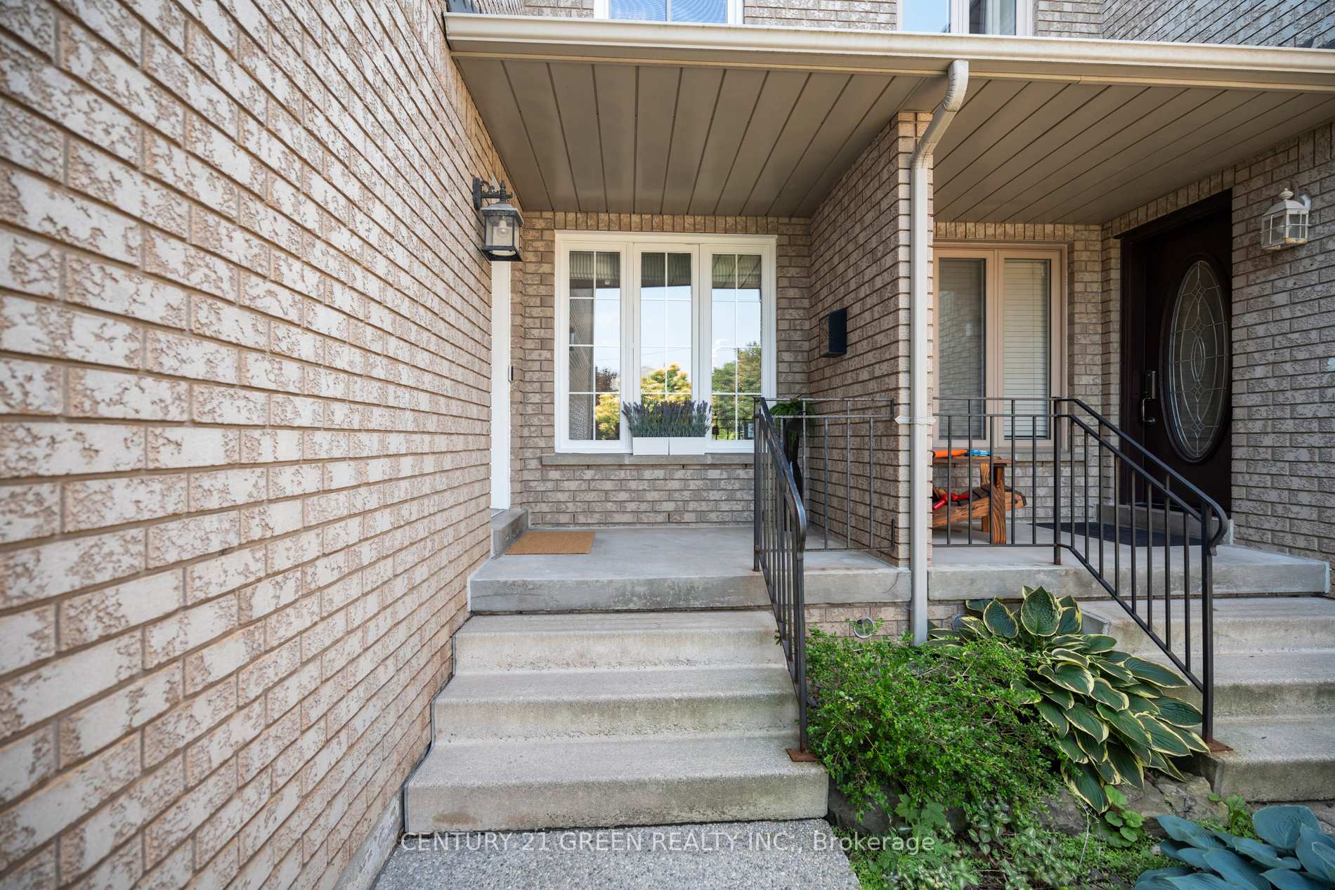 Photo 4 of 102 Niska Drive, Hamilton, Waterdown — HOMEH