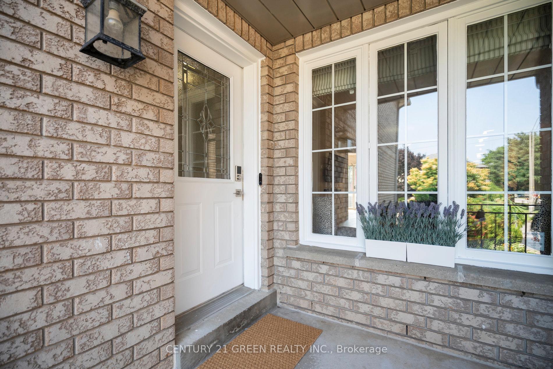 Photo 5 of 102 Niska Drive, Hamilton, Waterdown — HOMEH