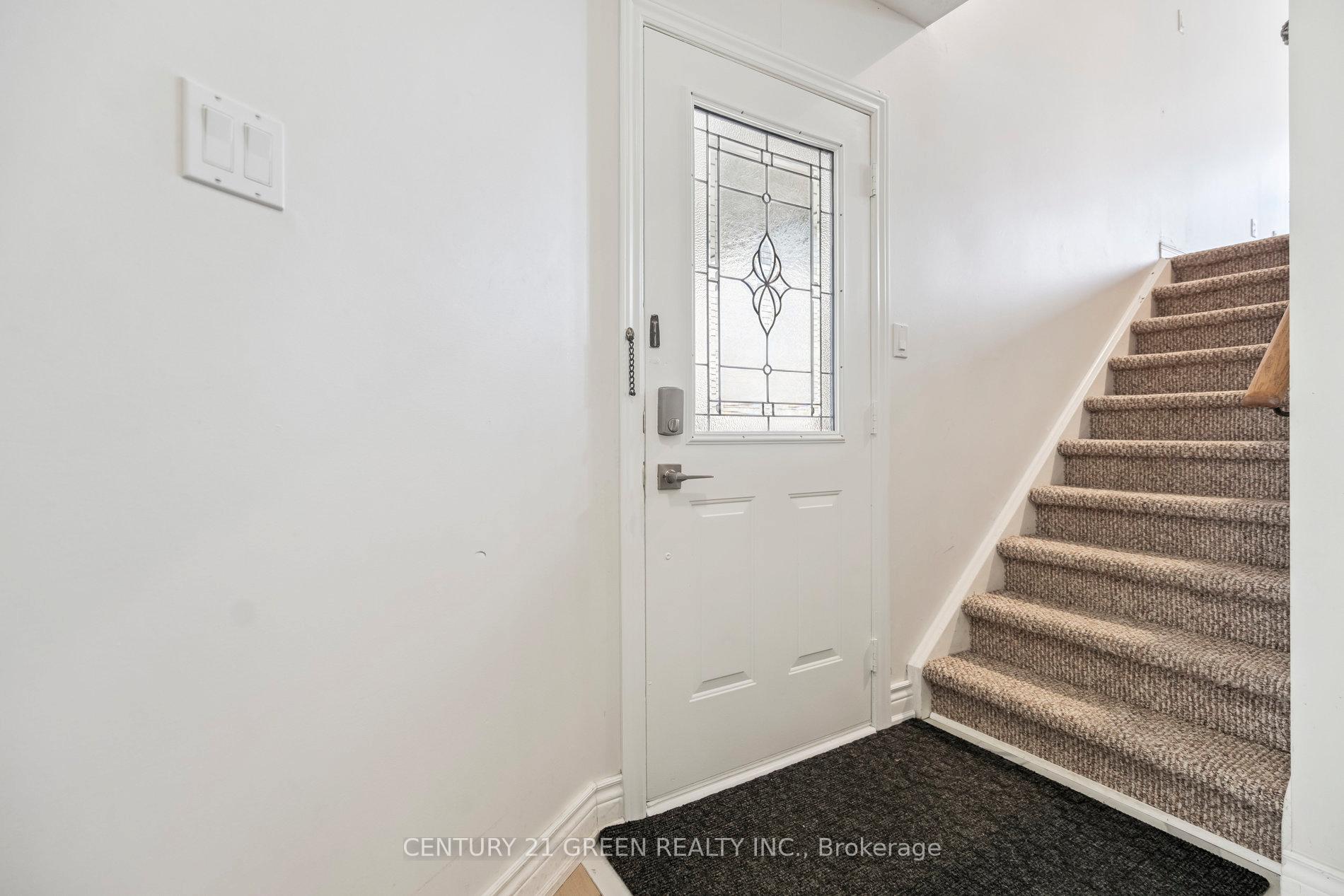 Photo 6 of 102 Niska Drive, Hamilton, Waterdown — HOMEH