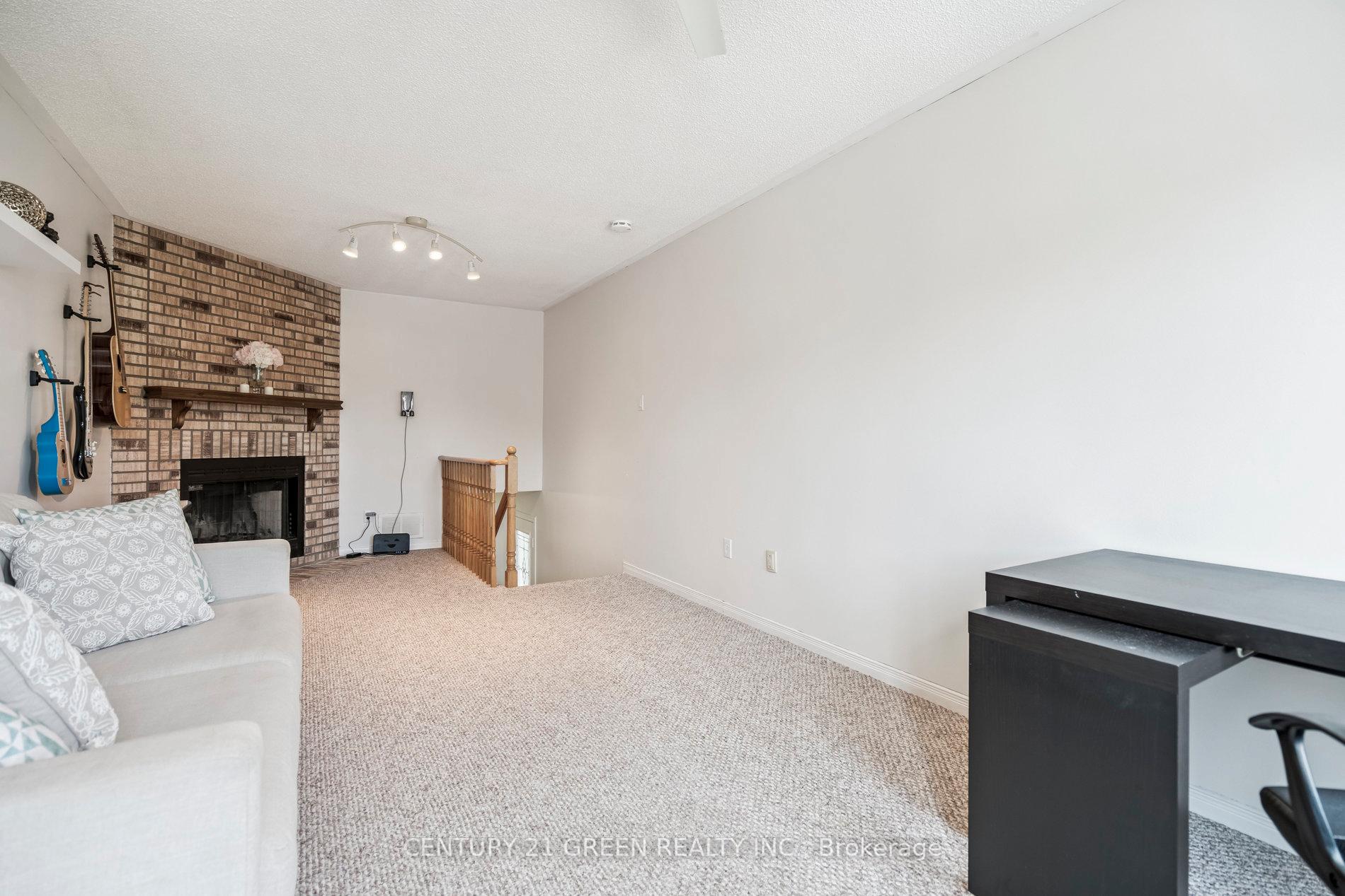 Photo 11 of 102 Niska Drive, Hamilton, Waterdown — HOMEH