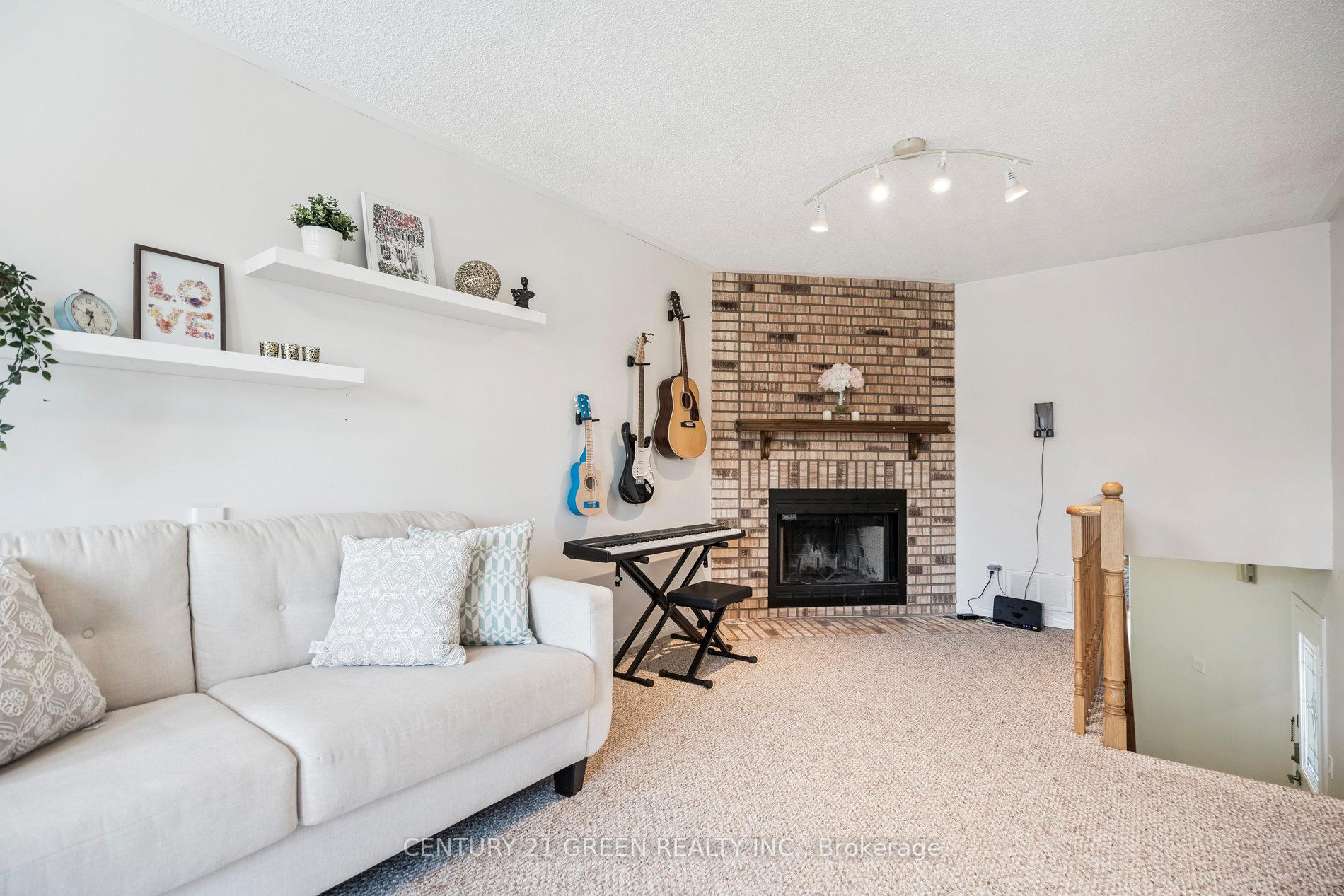 Photo 12 of 102 Niska Drive, Hamilton, Waterdown — HOMEH