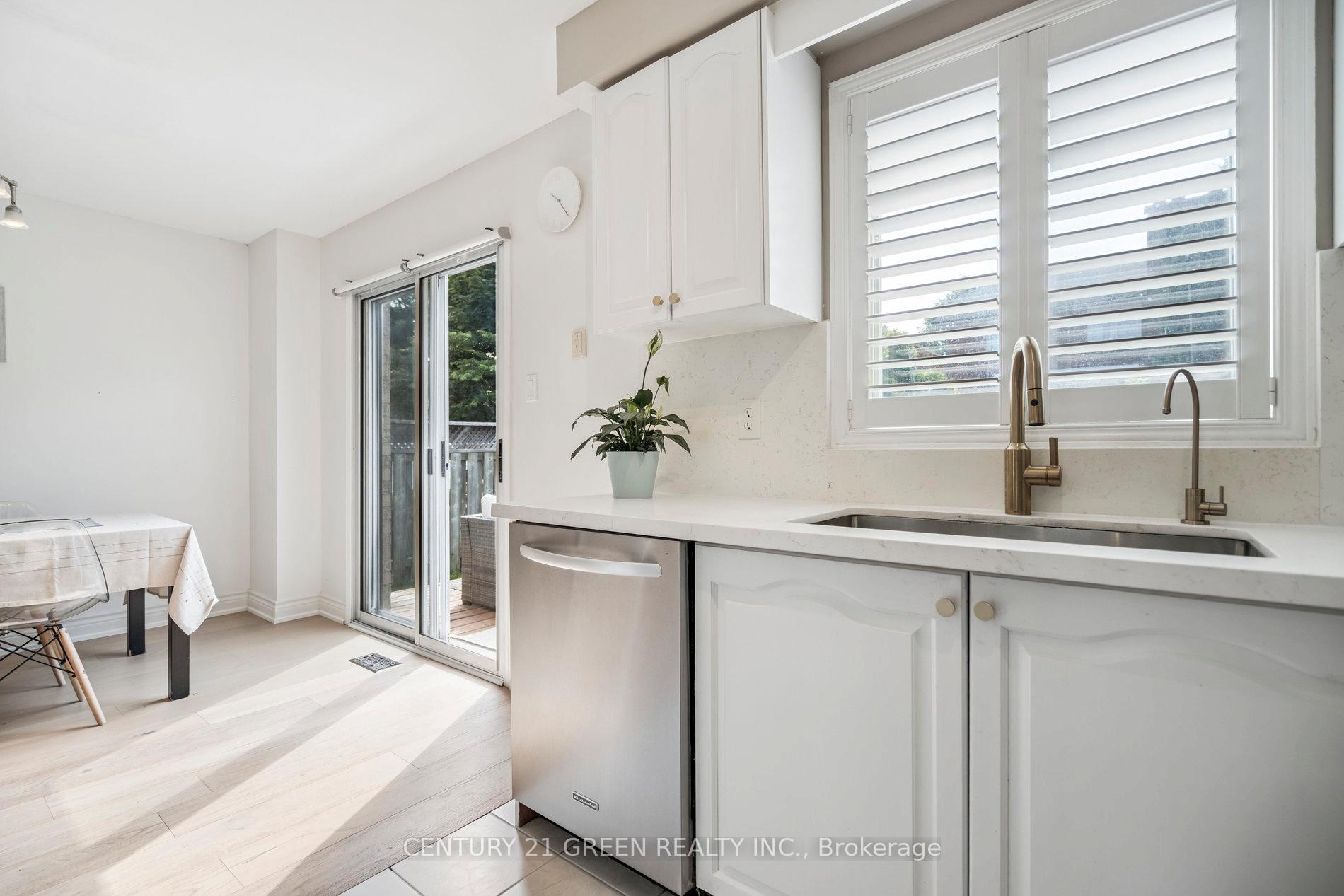 Photo 18 of 102 Niska Drive, Hamilton, Waterdown — HOMEH